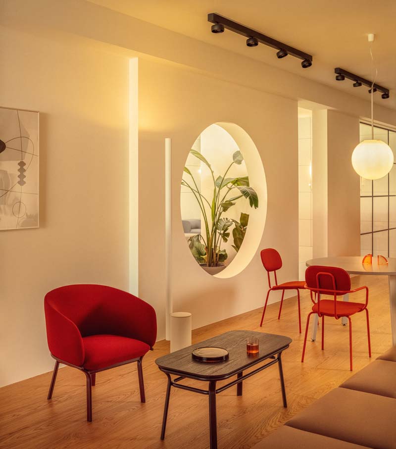 Gestoffeerde stoel NEW SCHOOL met metalen basis