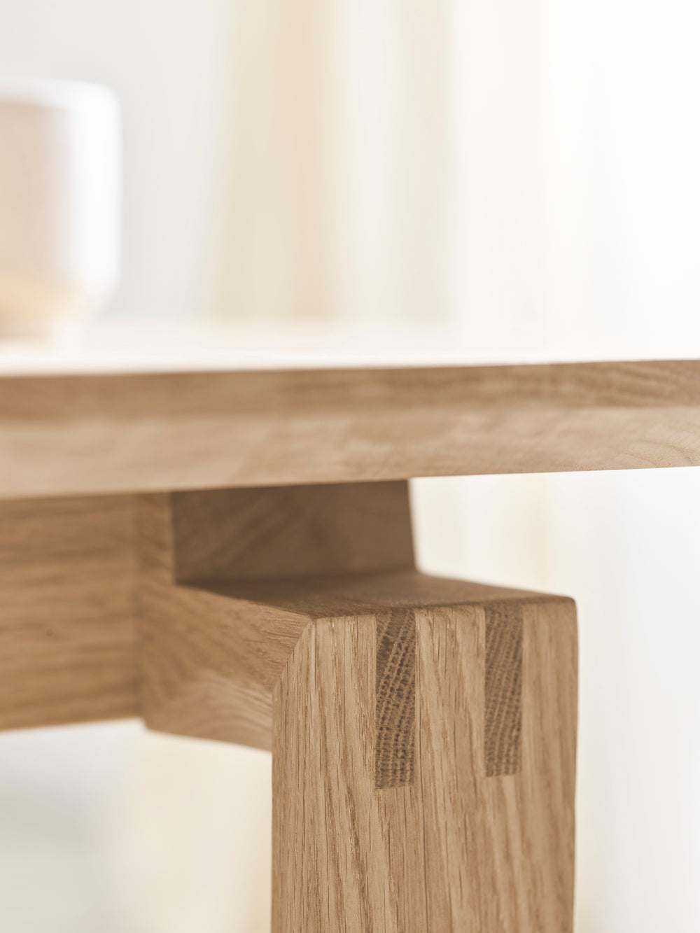 Tafel NORD eikenhout met zwarte basis