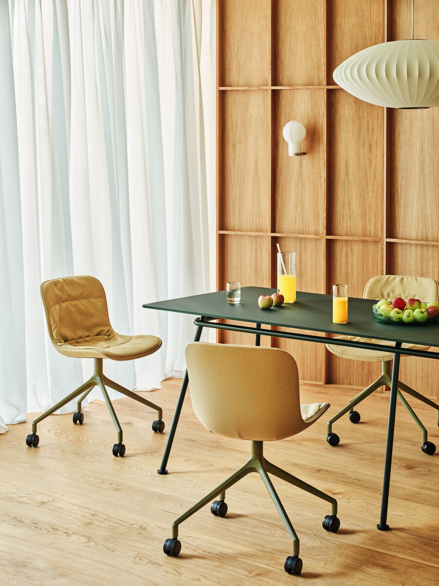 Neuer Schulbenischtisch mit Mediabox Schuko