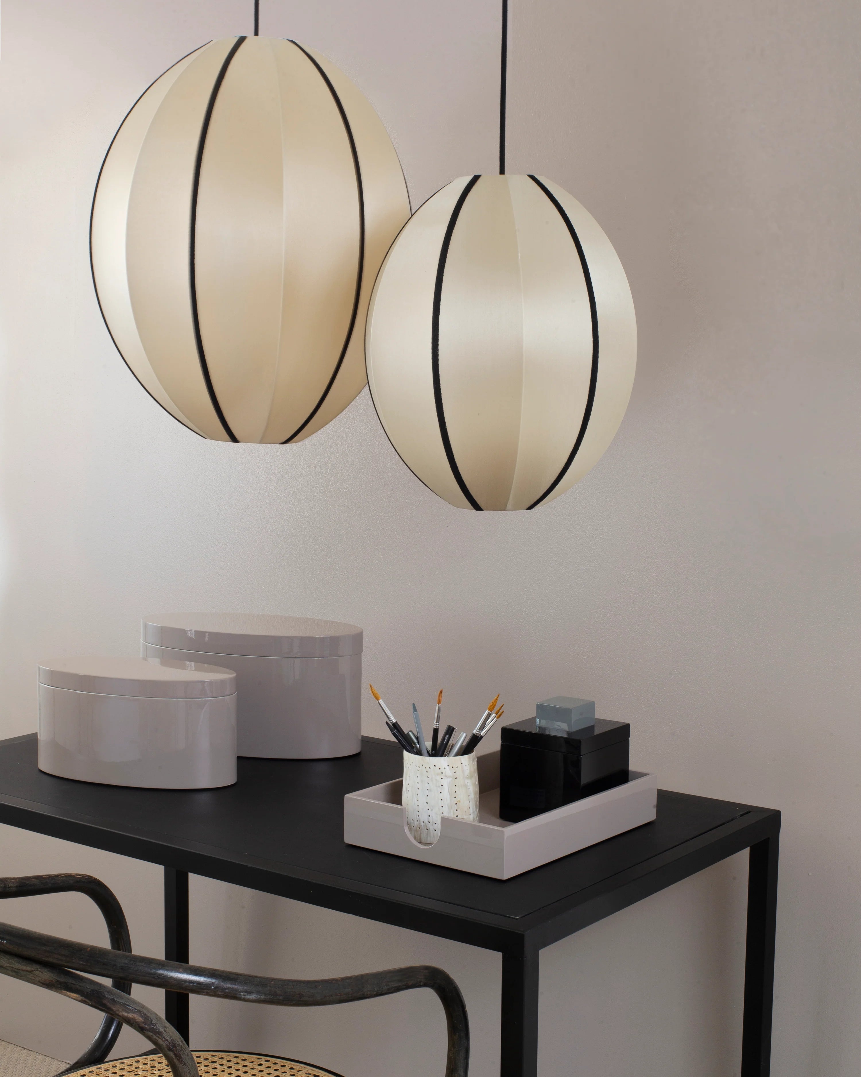 Beige OVALE lampenkap met zwart