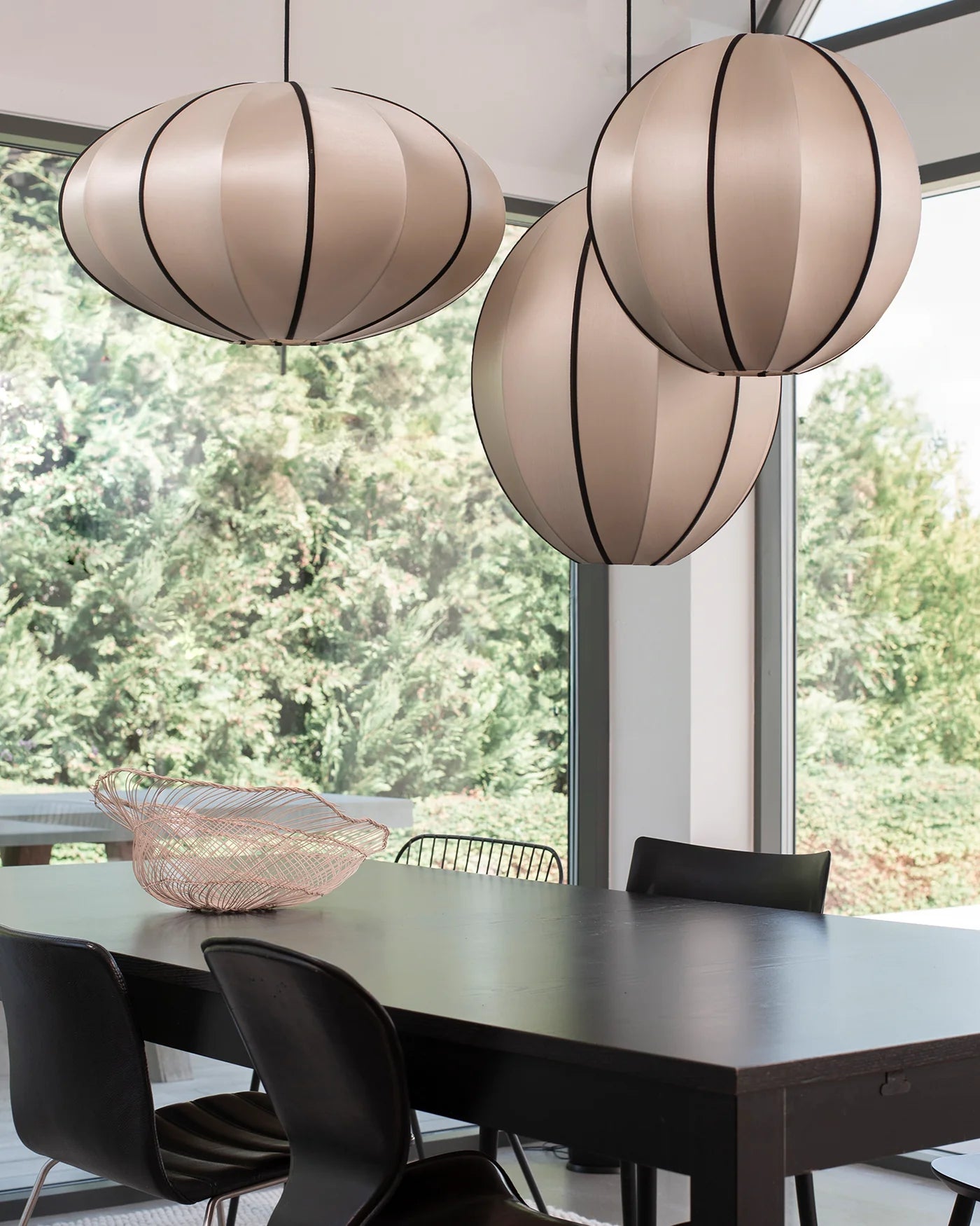 Beige OVALE lampenkap met zwart