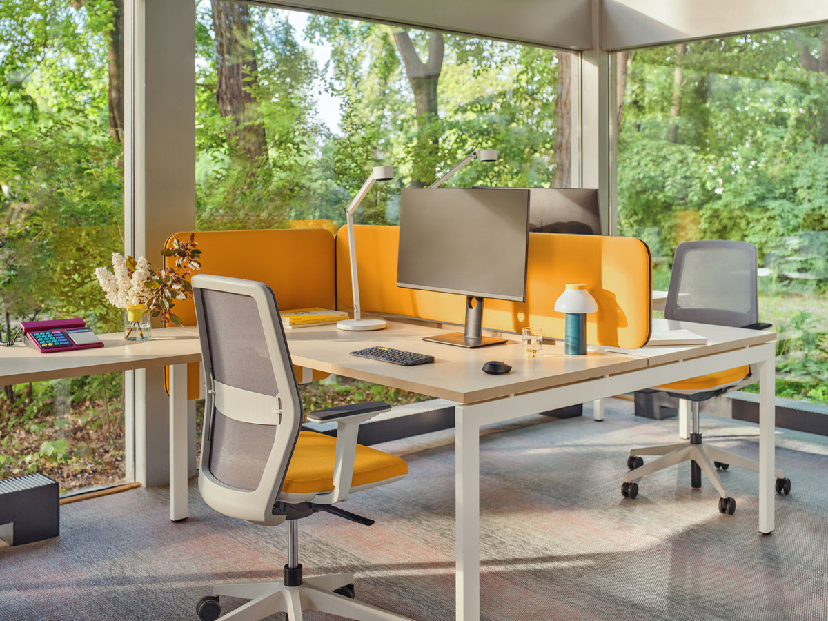 Fauteuil met geperforeerde rugleuning EVO, verstelbare basis met wielen voor zachte oppervlakken