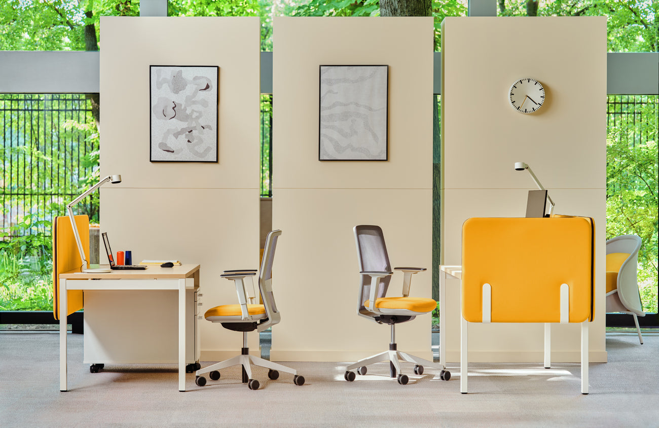 Fauteuil met geperforeerde rugleuning EVO, verstelbare basis met wielen voor harde oppervlakken