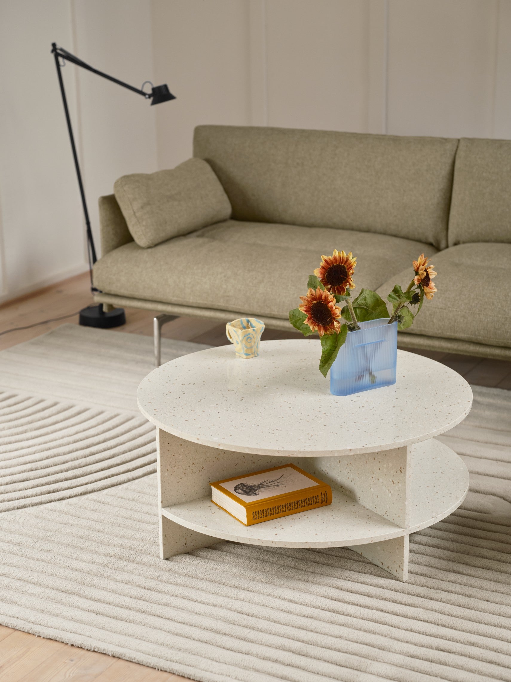Buiten salontafel HALVES gebroken witte terrazzo