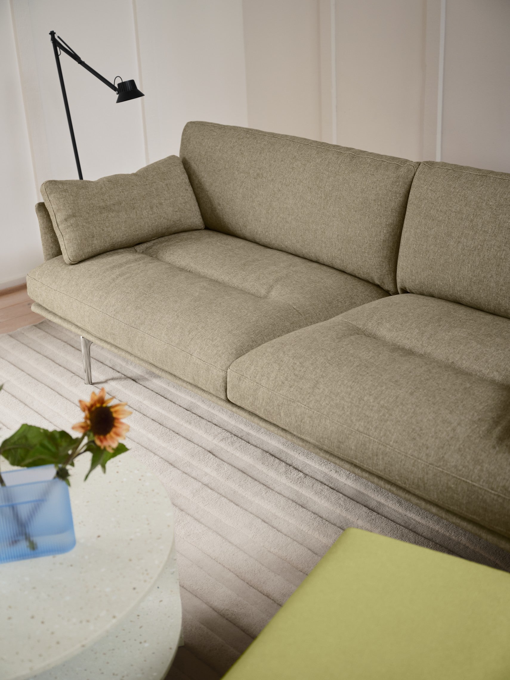Buiten salontafel HALVES gebroken witte terrazzo