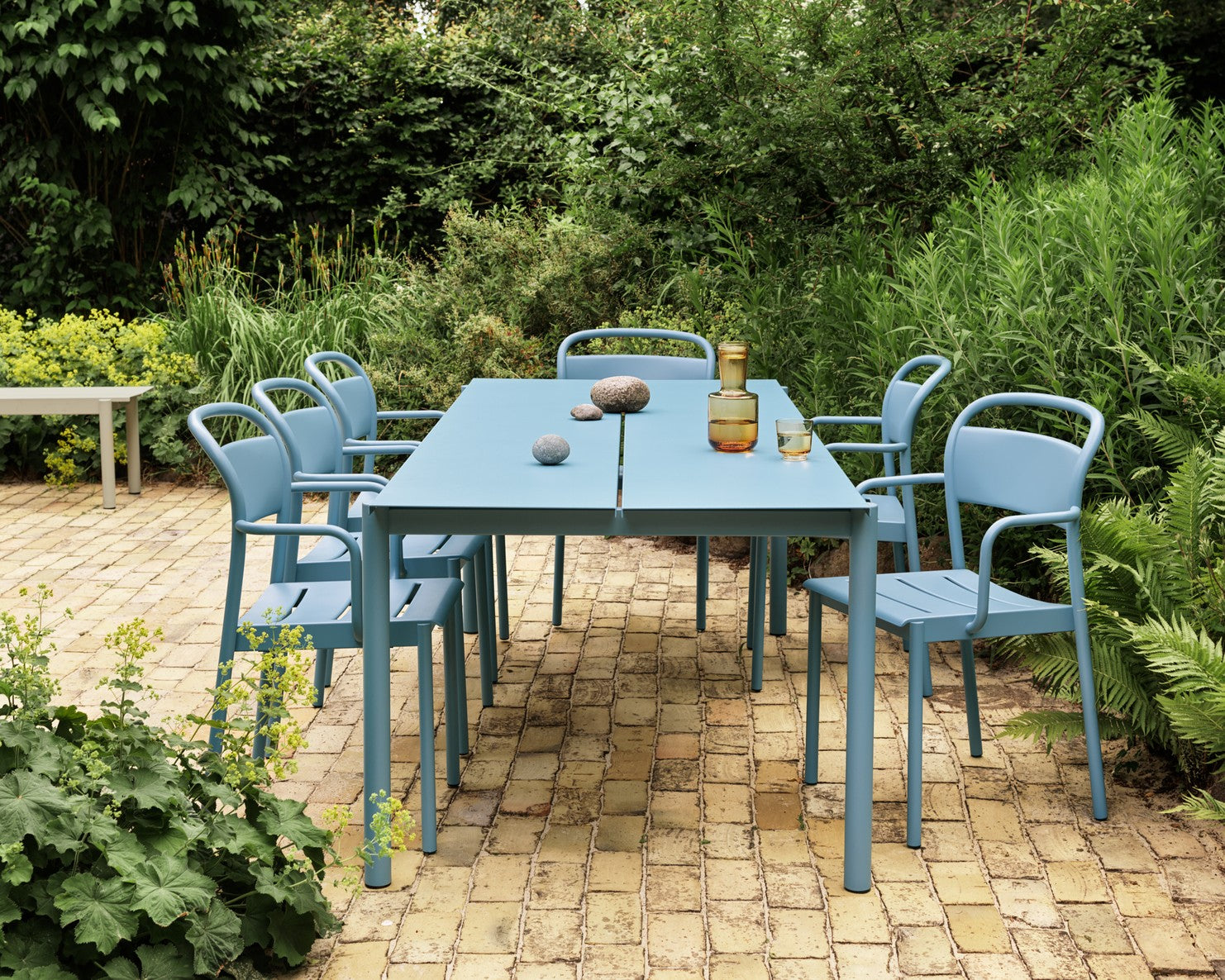Buiten tafel LINEAR blauwe staal
