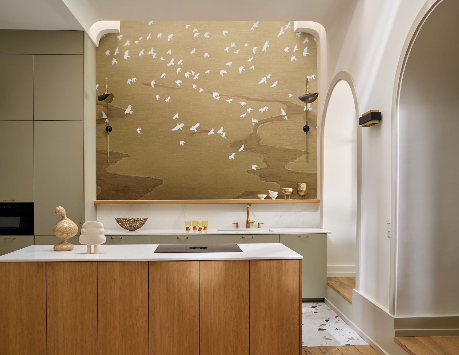 Muurschildering met dierenmotief van vogels MIGRATIE wit met goud