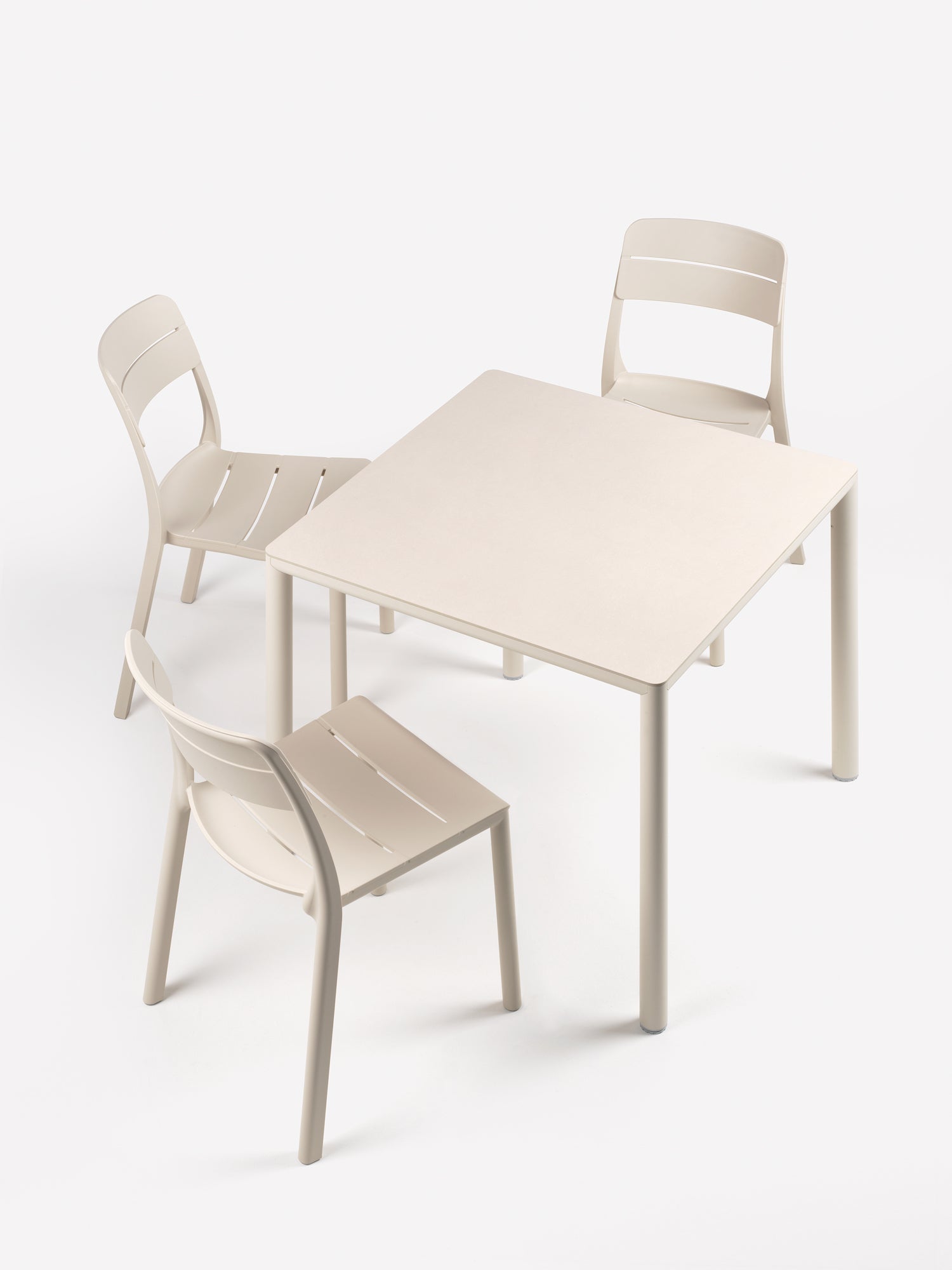 Quadratischer Außentisch PIAVE taupe