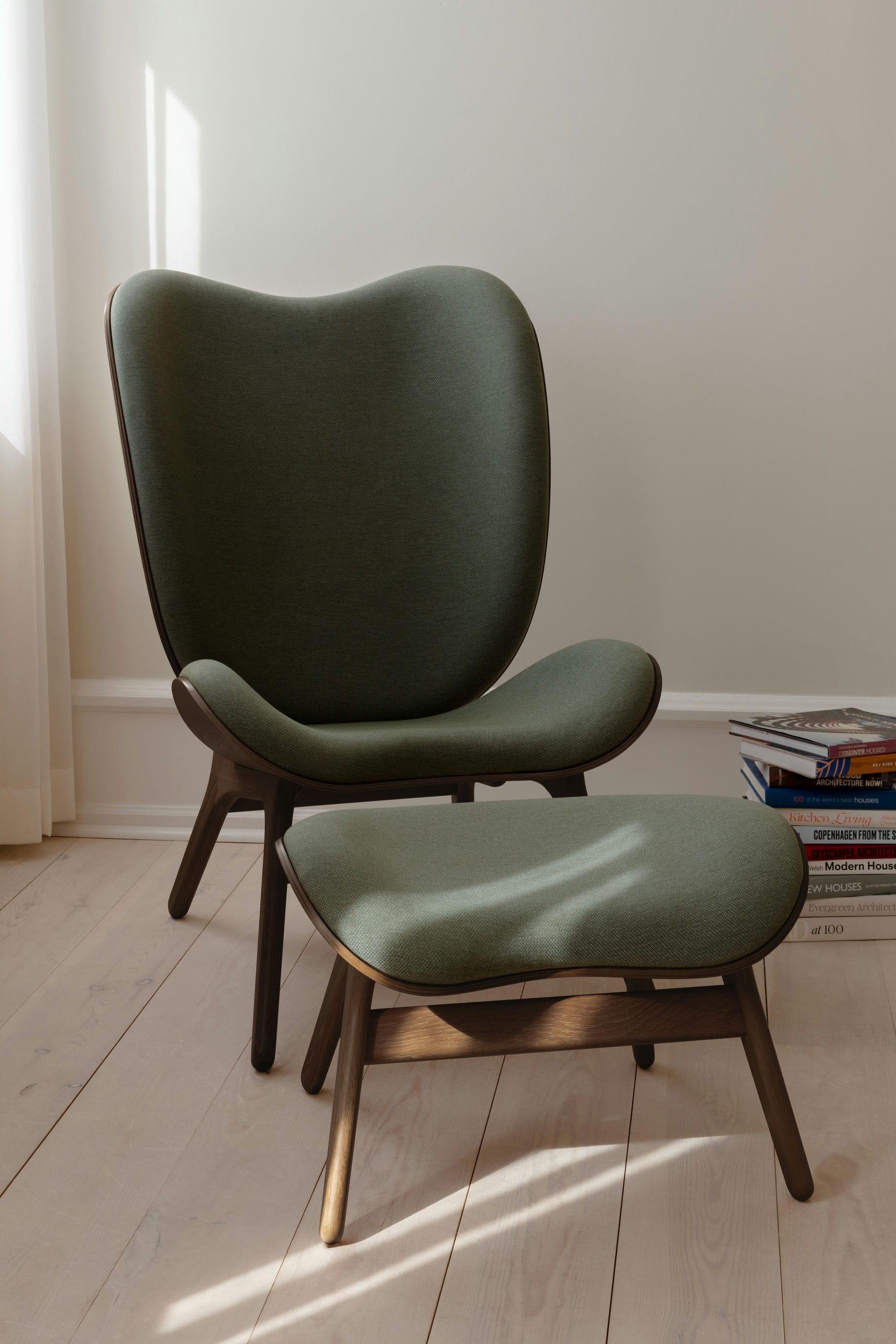 Podnóżek CONVERSATION PIECE żółty z ciemno dębową podstawą UMAGE Eye on Design