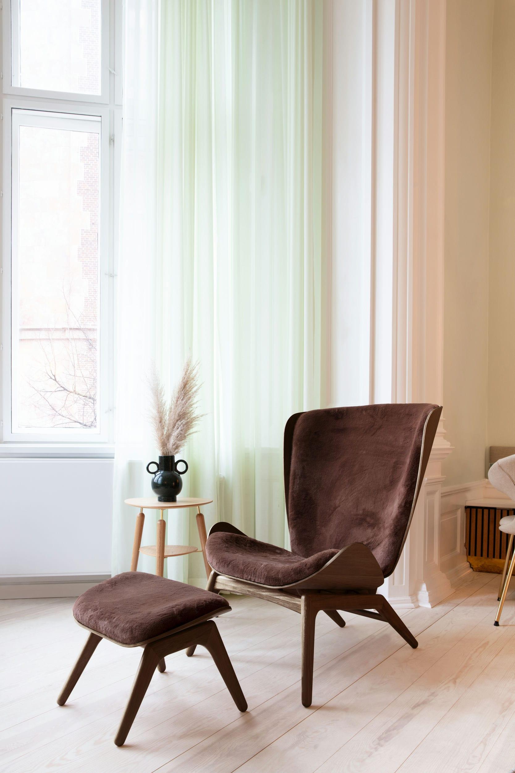 Podnóżek READER bursztynowy z ciemnodębową podstawą UMAGE Eye on Design