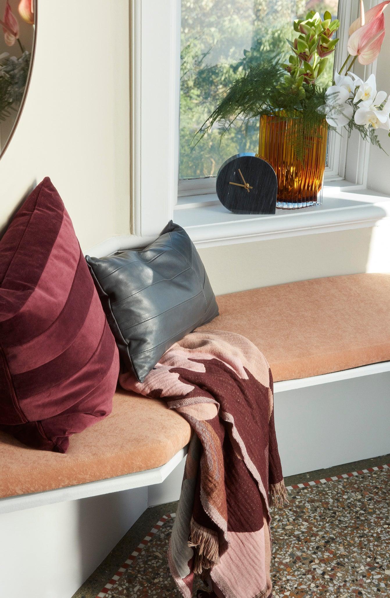 Poduszka aksamitna SANATI bordowy AYTM Eye on Design