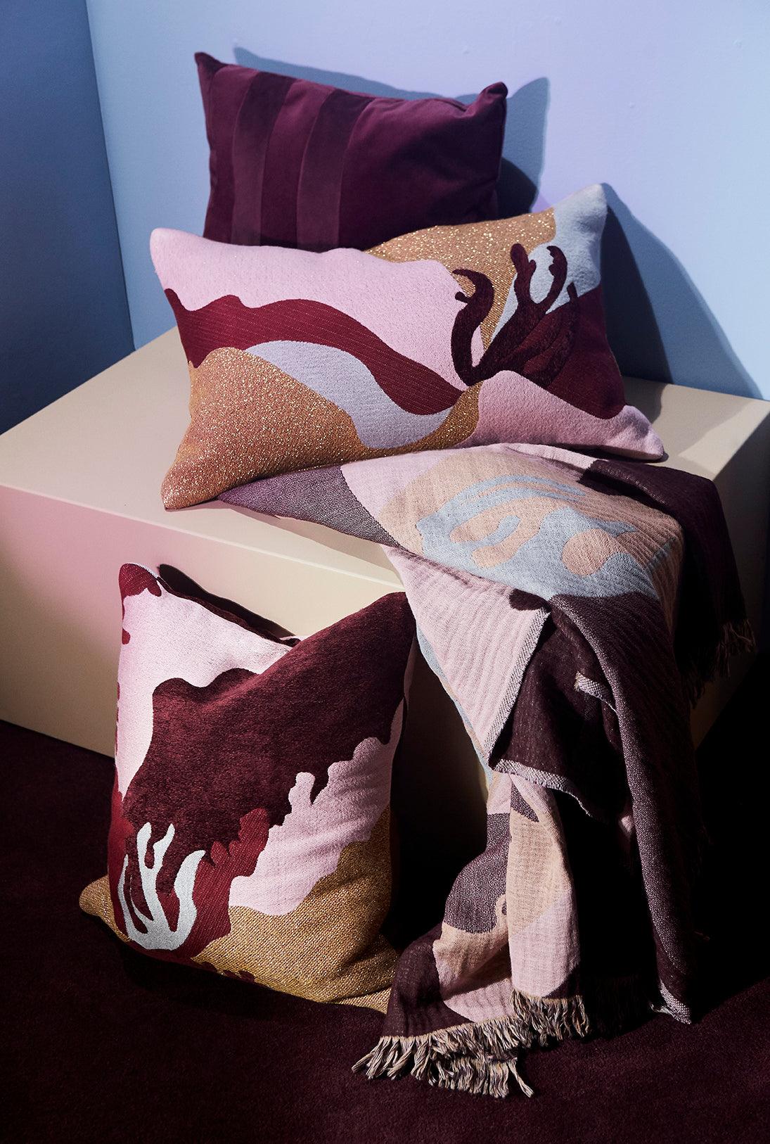 Poduszka aksamitna SANATI bordowy AYTM Eye on Design