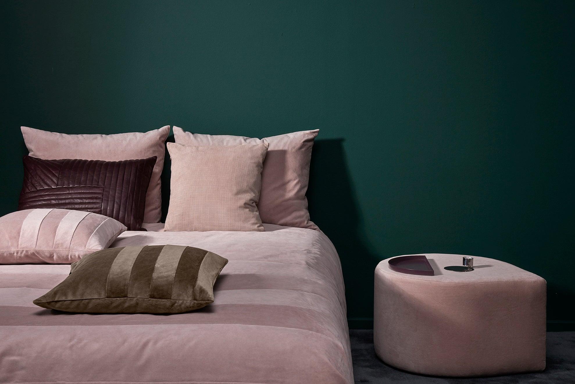 Poduszka aksamitna SANATI różowy AYTM Eye on Design