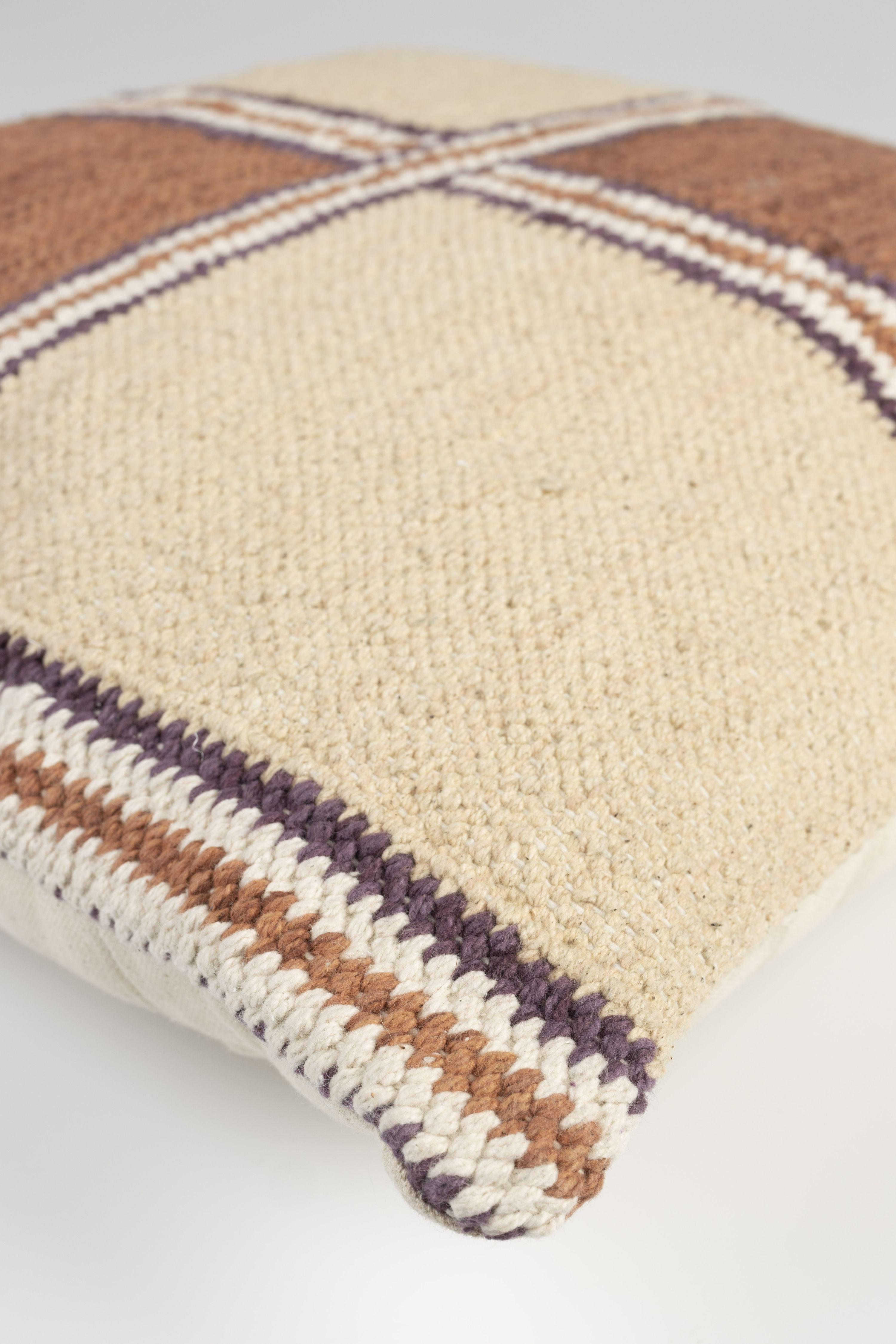 Gambit Cushion 45x45 Dutchbone Eye on Design