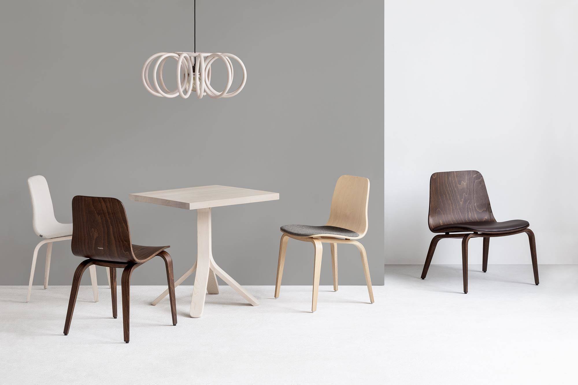 Stoel HIPS A-1802/1 houten basis