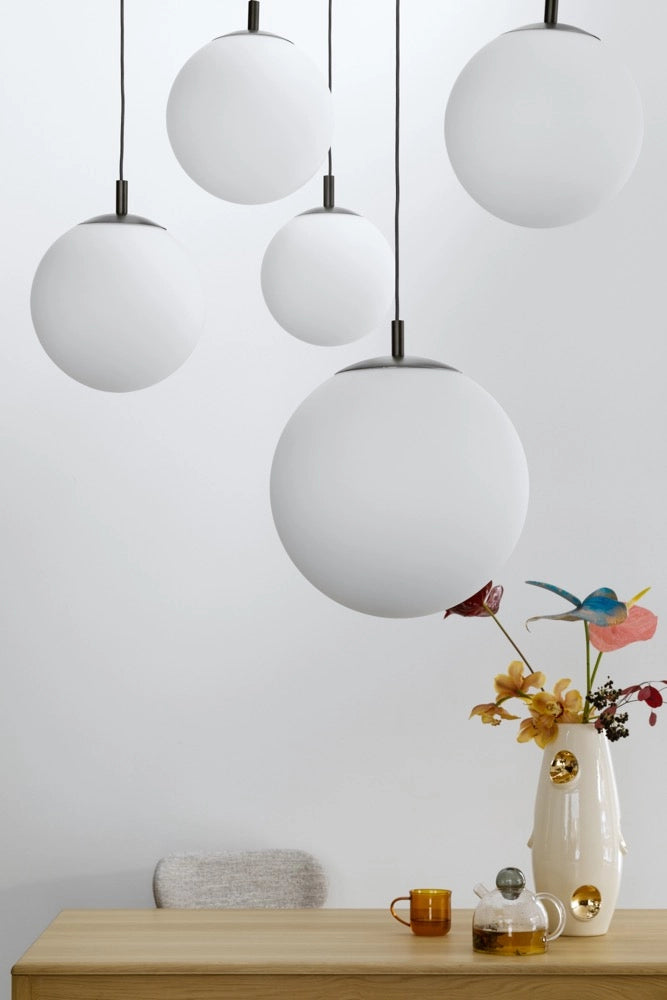 Plafondlamp ALUR 2 melkglas met titanium afwerking