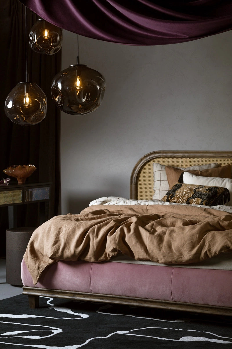 Pendelleuchte mit drei Punkten AVIA 3 rauchschwarz mit schwarzem Finish