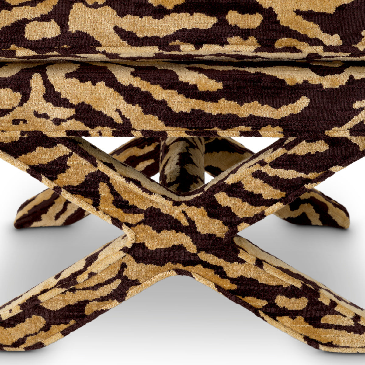 Hocker CORDOBA in braunem Tigerdesign