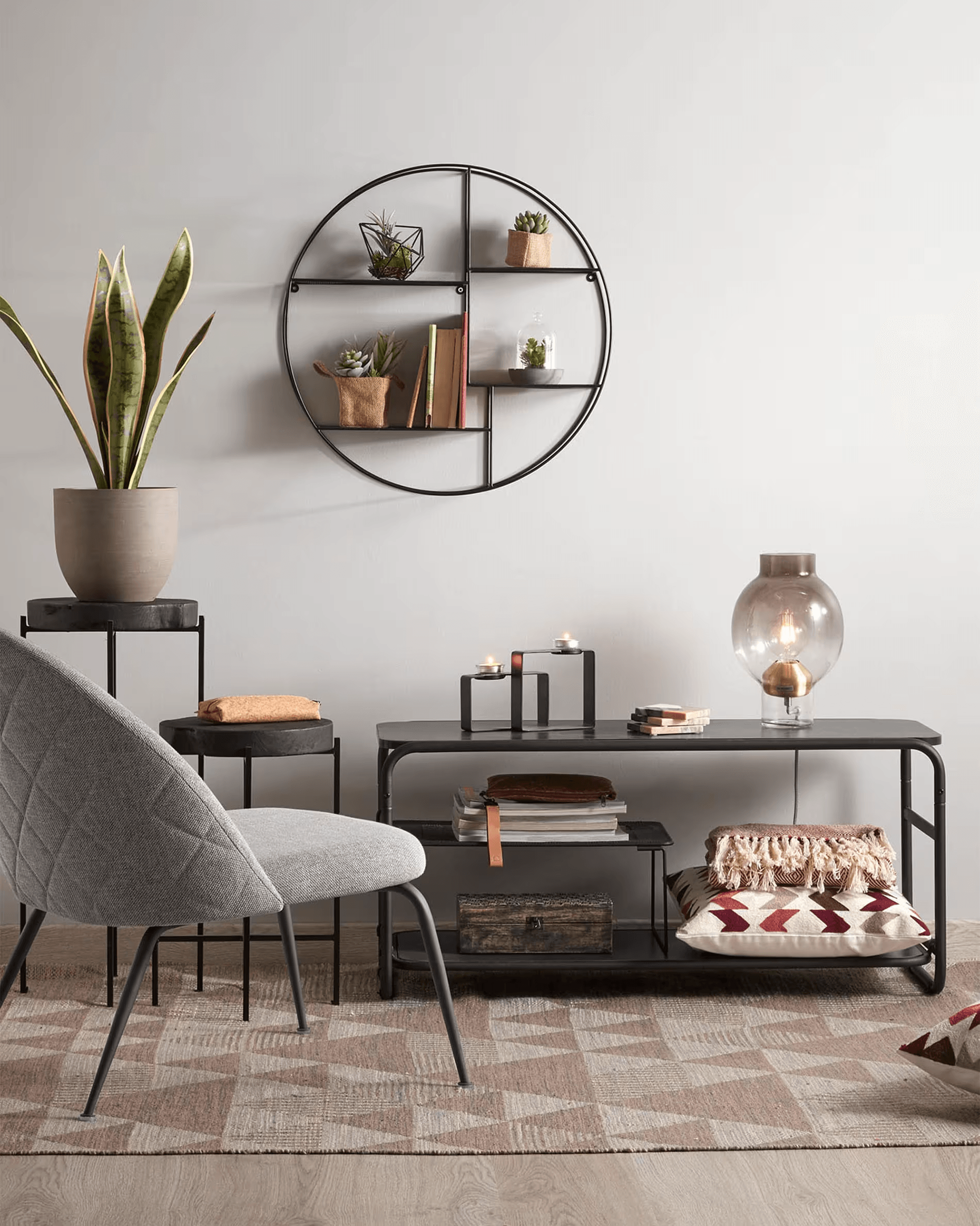 Półka wisząca ACROSS czarny La Forma Eye on Design