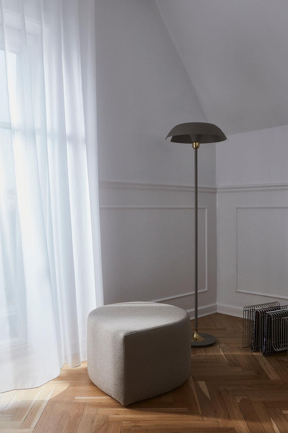 Puf z tkaniną boucle STILLA taupe AYTM Eye on Design