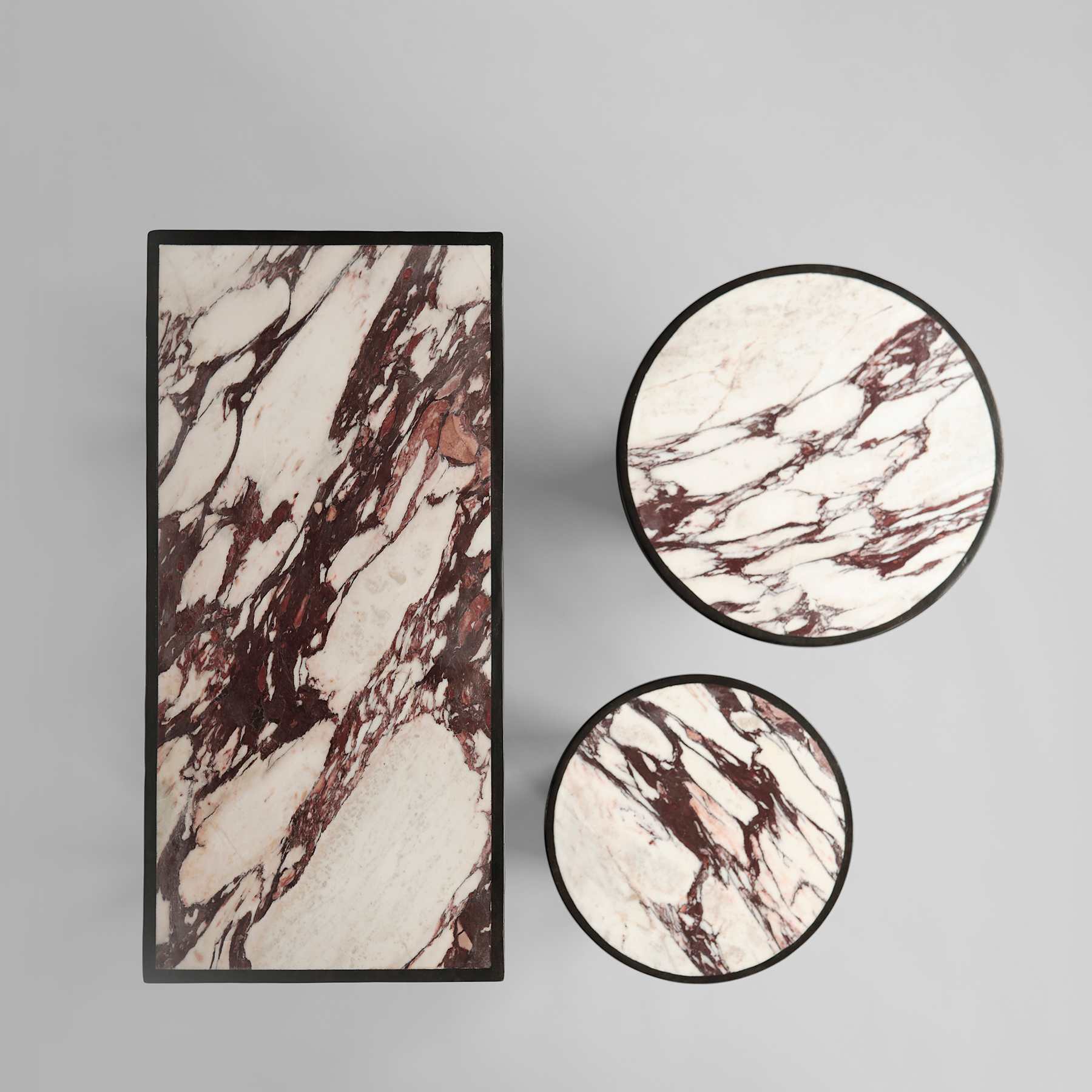 TRUMPET coffee table in concrete with marble