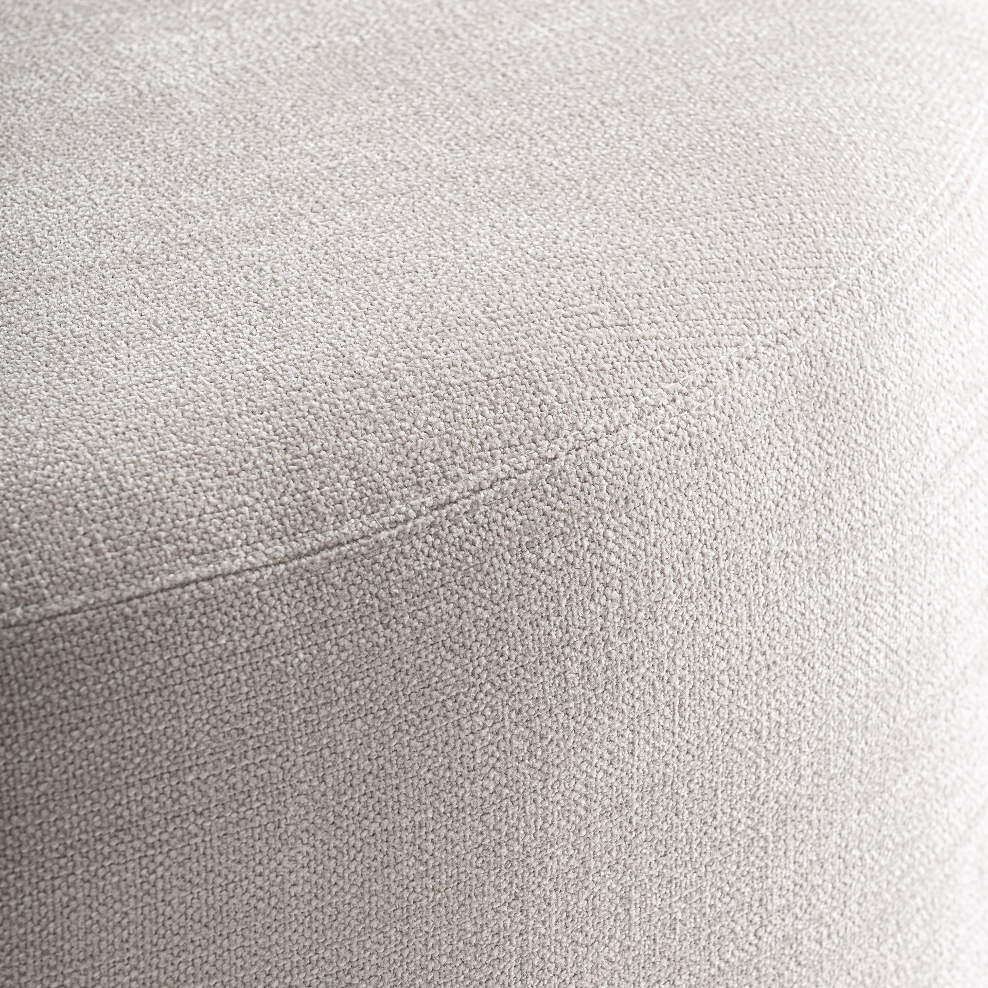 Puff DILBEEK gebrochenes Weiß mit Holzfuß