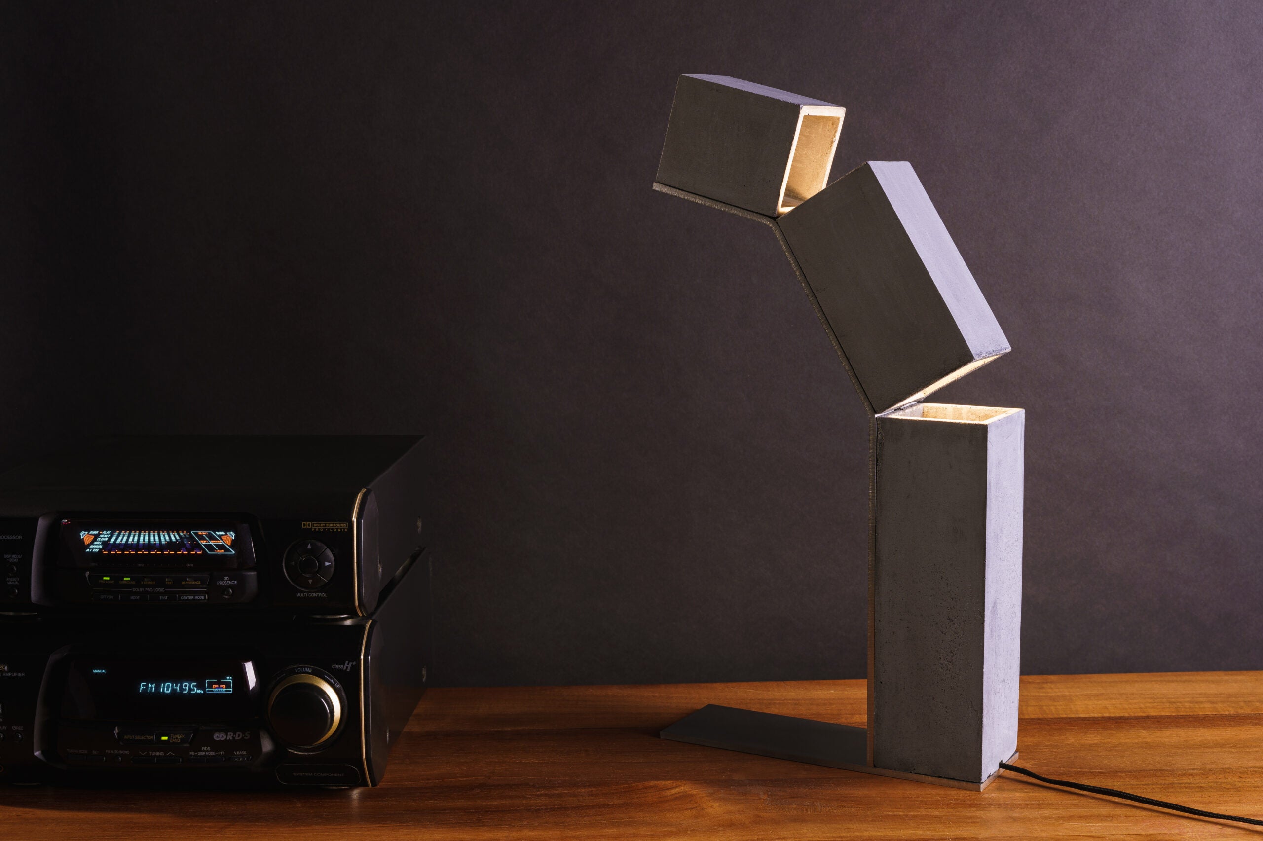 ROBOT concrete table lamp
