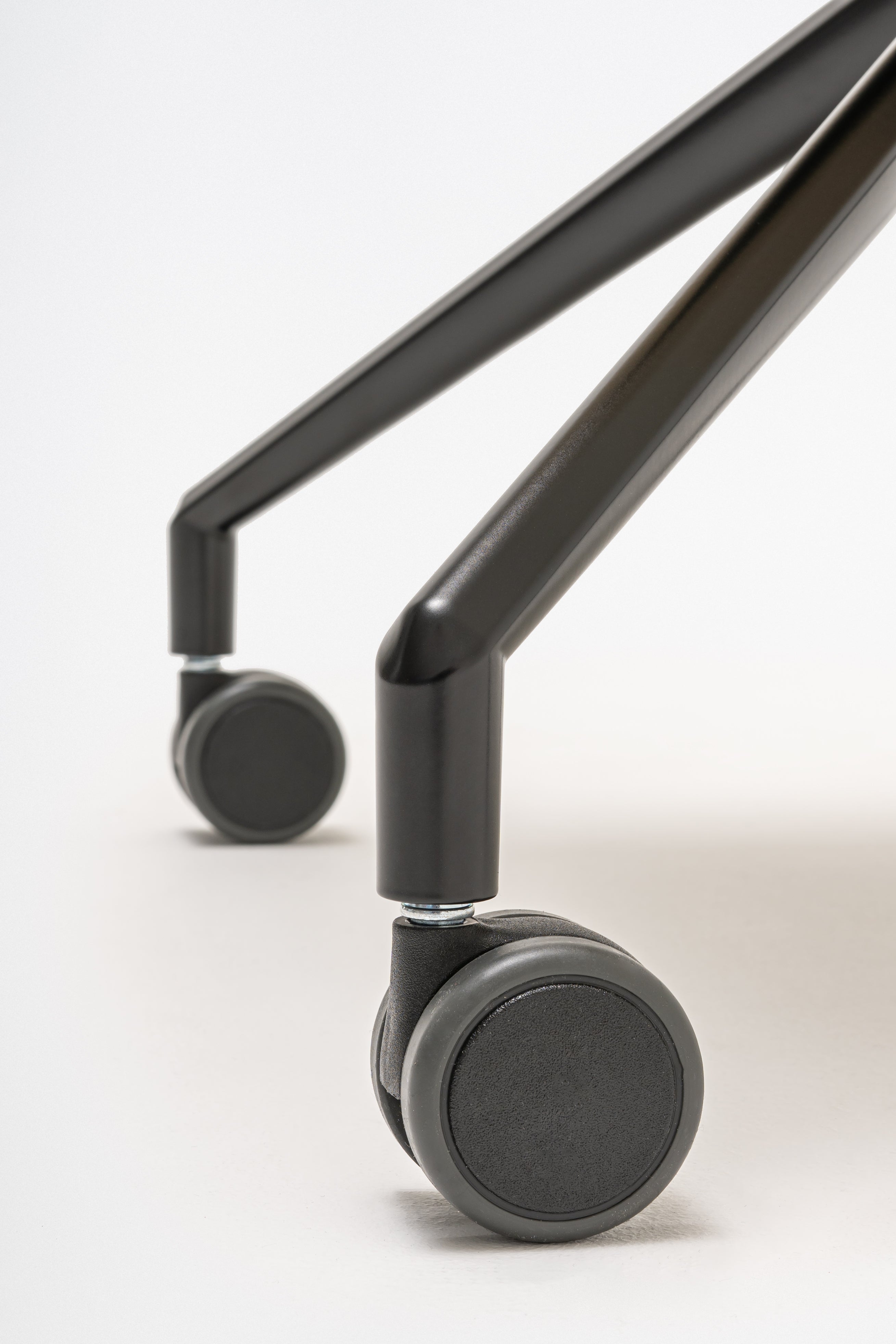 Draaistoel BALTIC 2 REMIX met aluminium basis en wielen voor harde oppervlakken