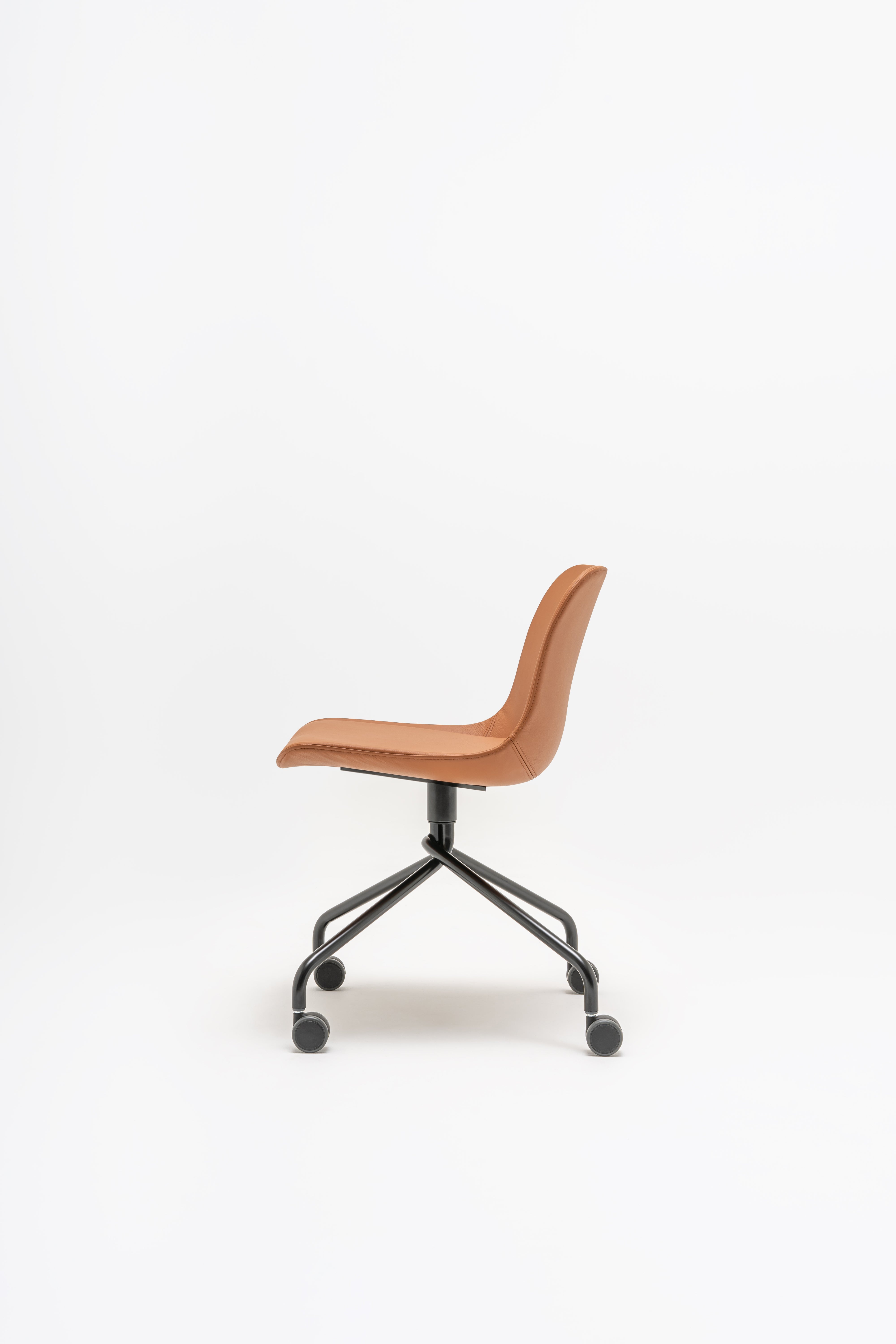 Schwenkstuhl Baltic 2 klassische Metallbasis mit Rädern für eine harte Oberfläche