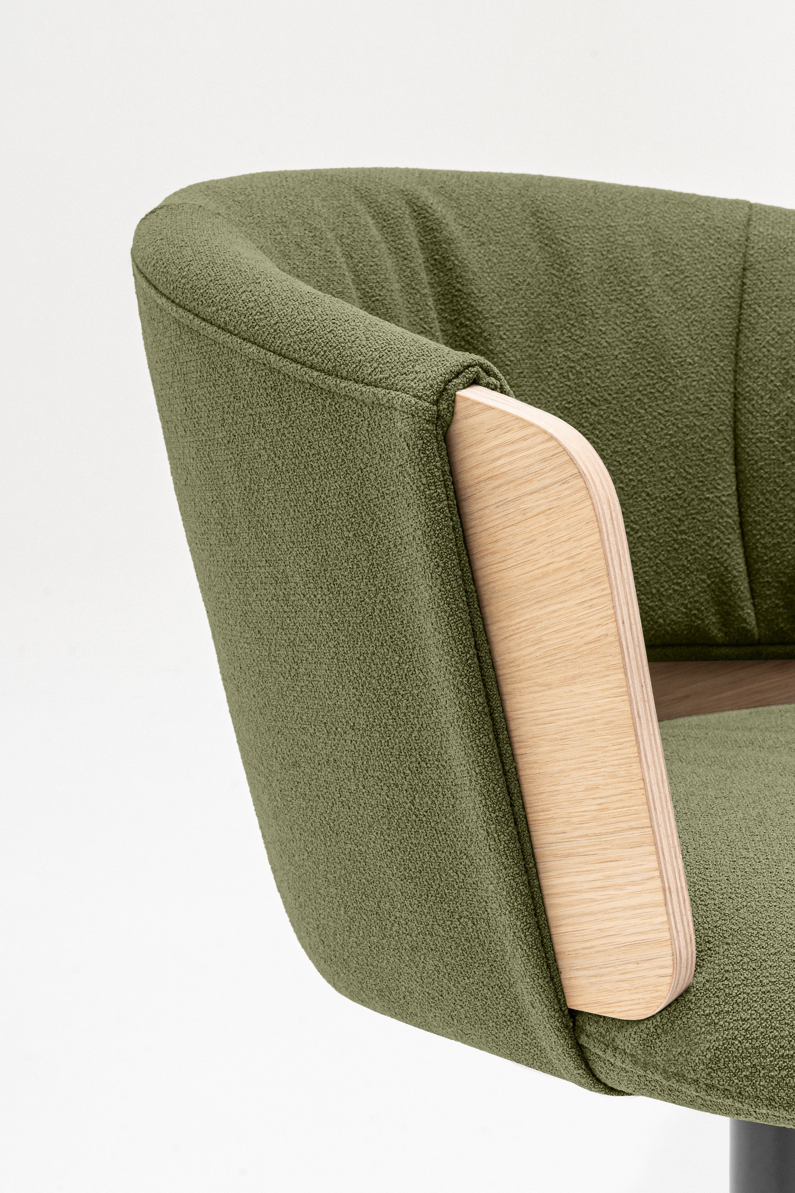 Draaistoel COLLAR met metalen basis en wielen voor harde oppervlakken