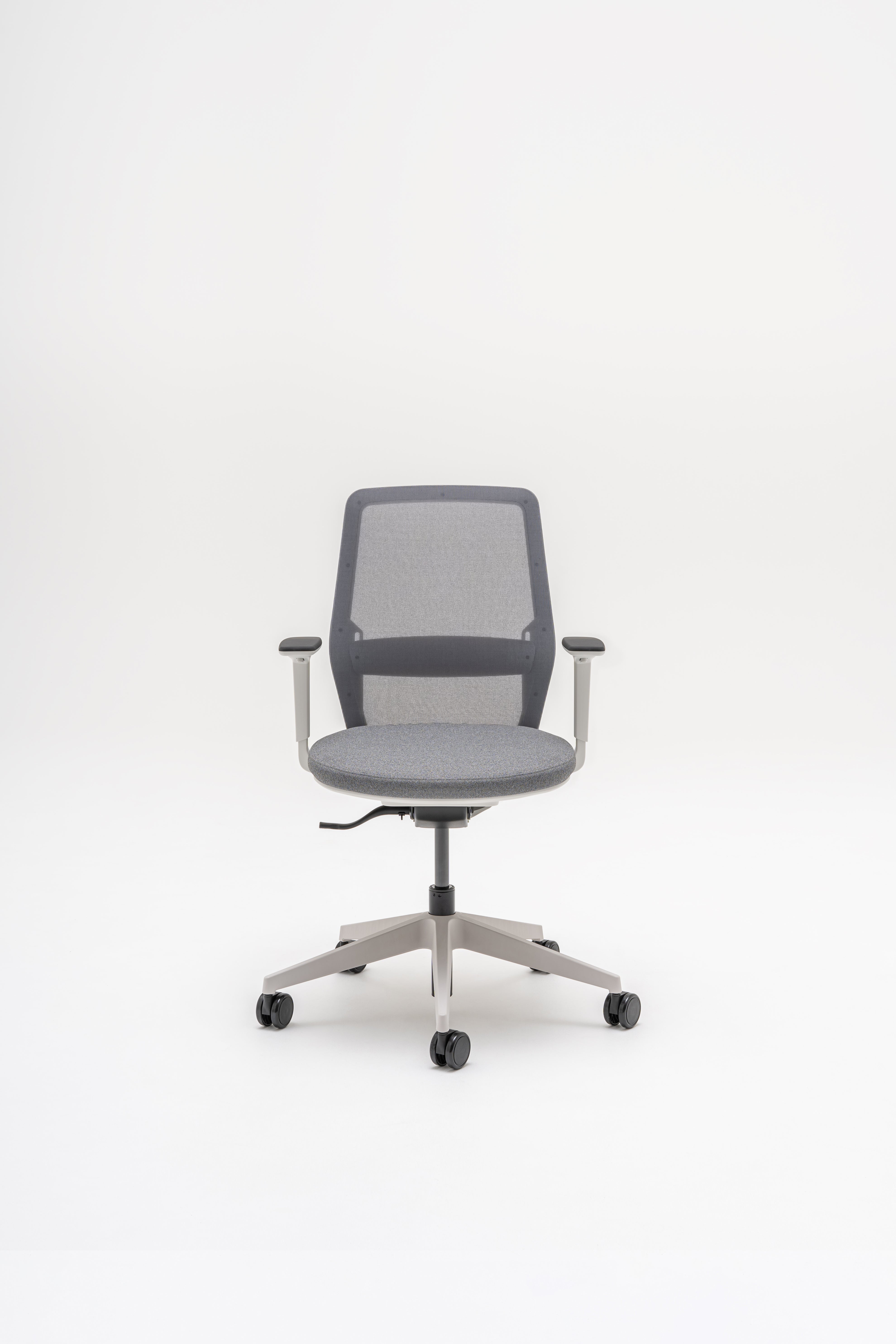 Fauteuil met geperforeerde rugleuning EVO, verstelbare basis met wielen voor harde oppervlakken