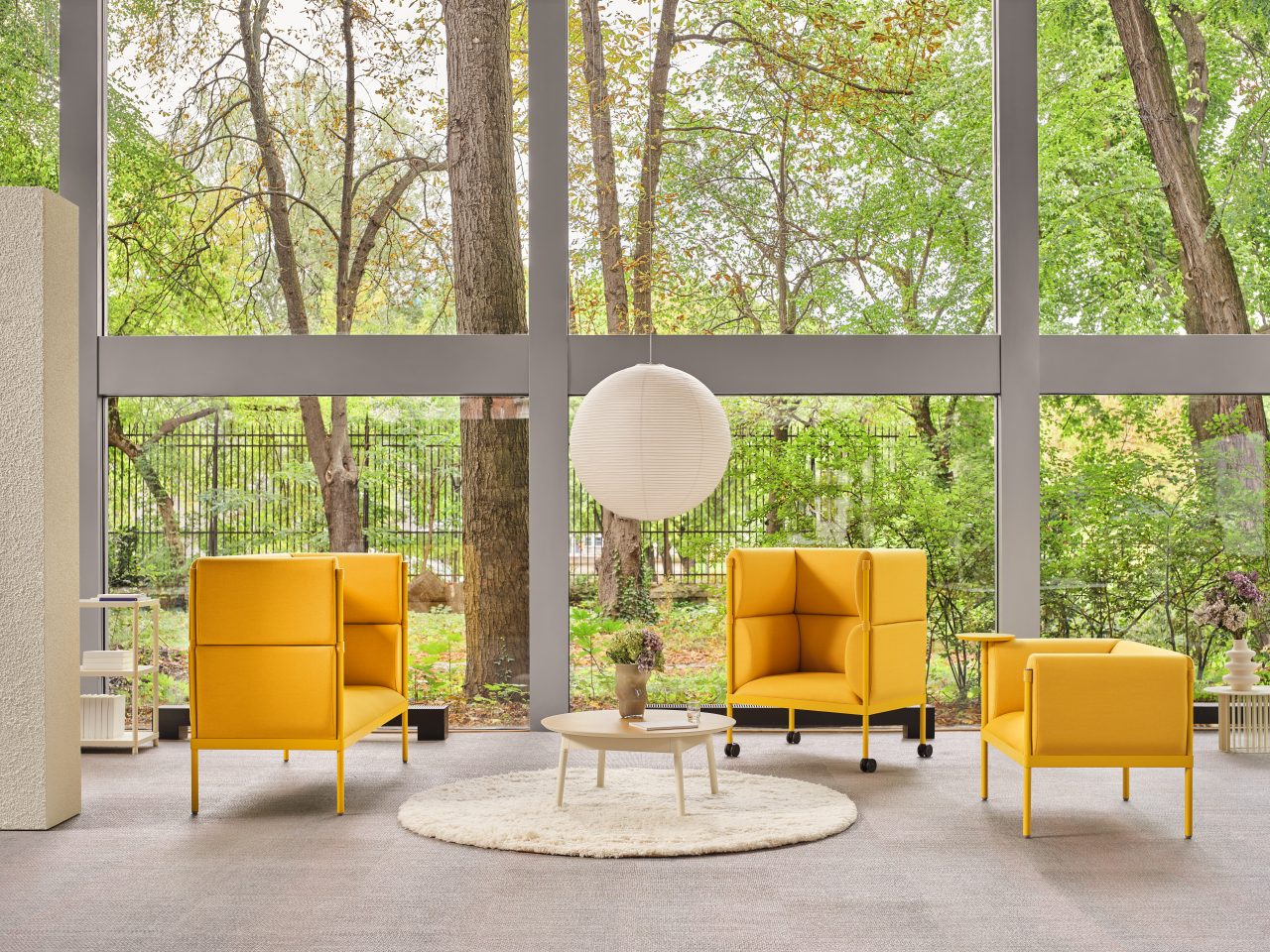 Lage fauteuil STILT gestoffeerd