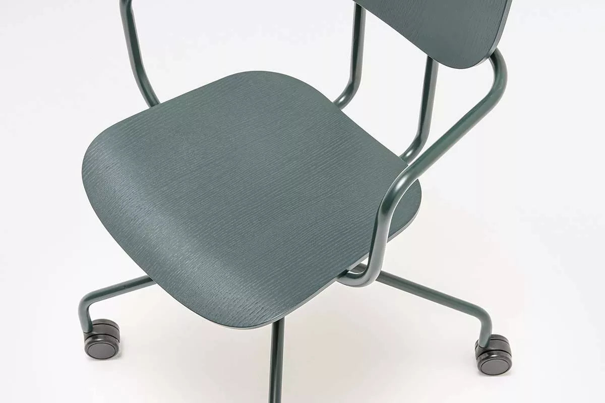 Krzesło biurowe z zagłówkiem NEW SCHOOL czarna podstawa z kółkami z podłokietnikami