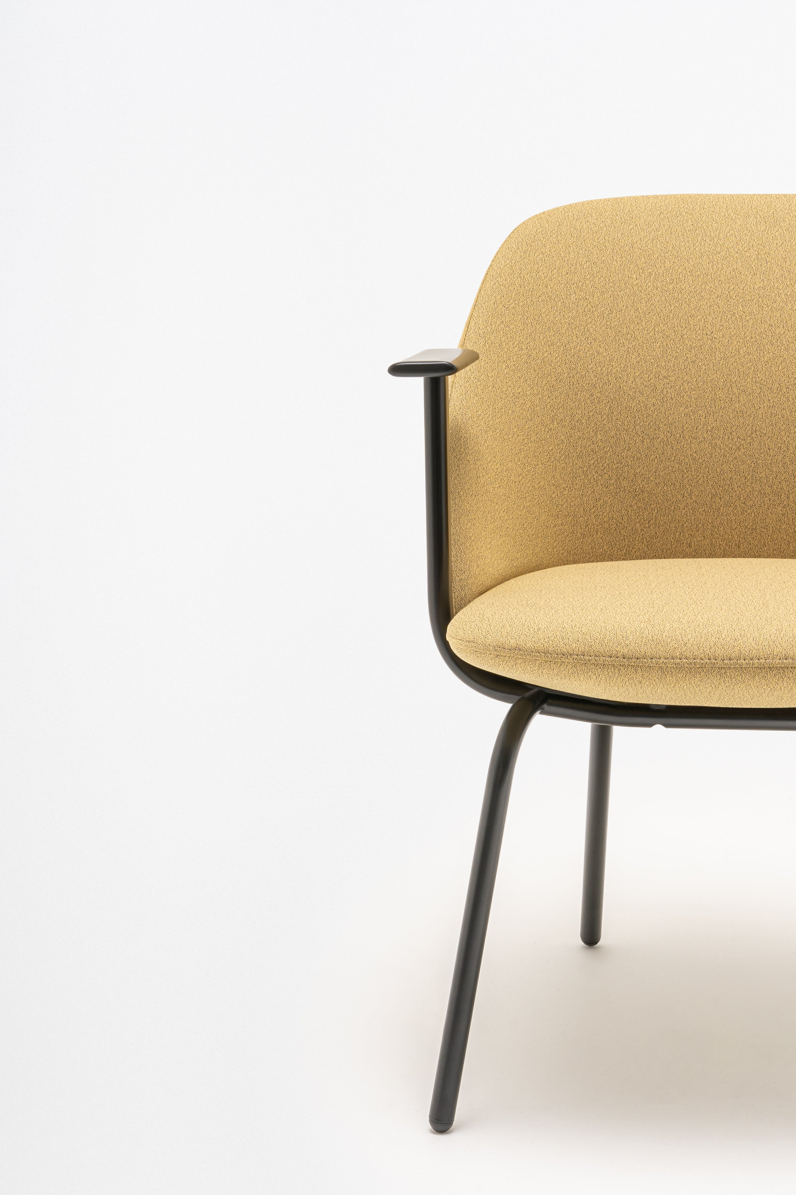 Sessel mit niedriger Rückenlehne parallel vier legerde Basis