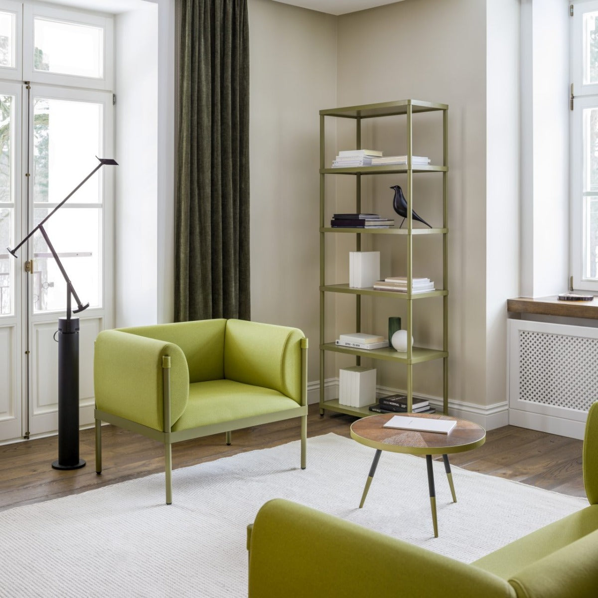 Lage fauteuil STILT gestoffeerd