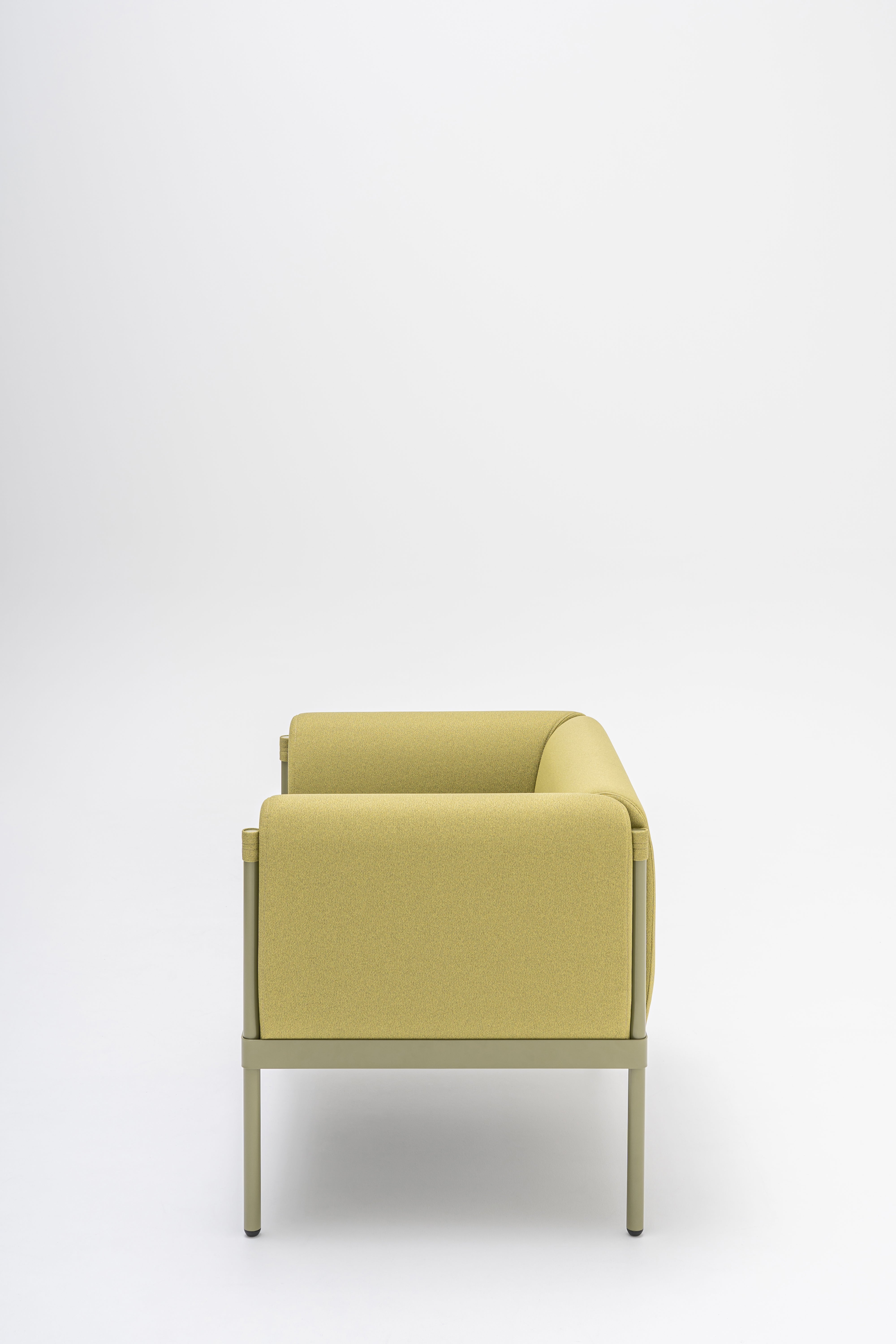 Lage fauteuil STILT gestoffeerd