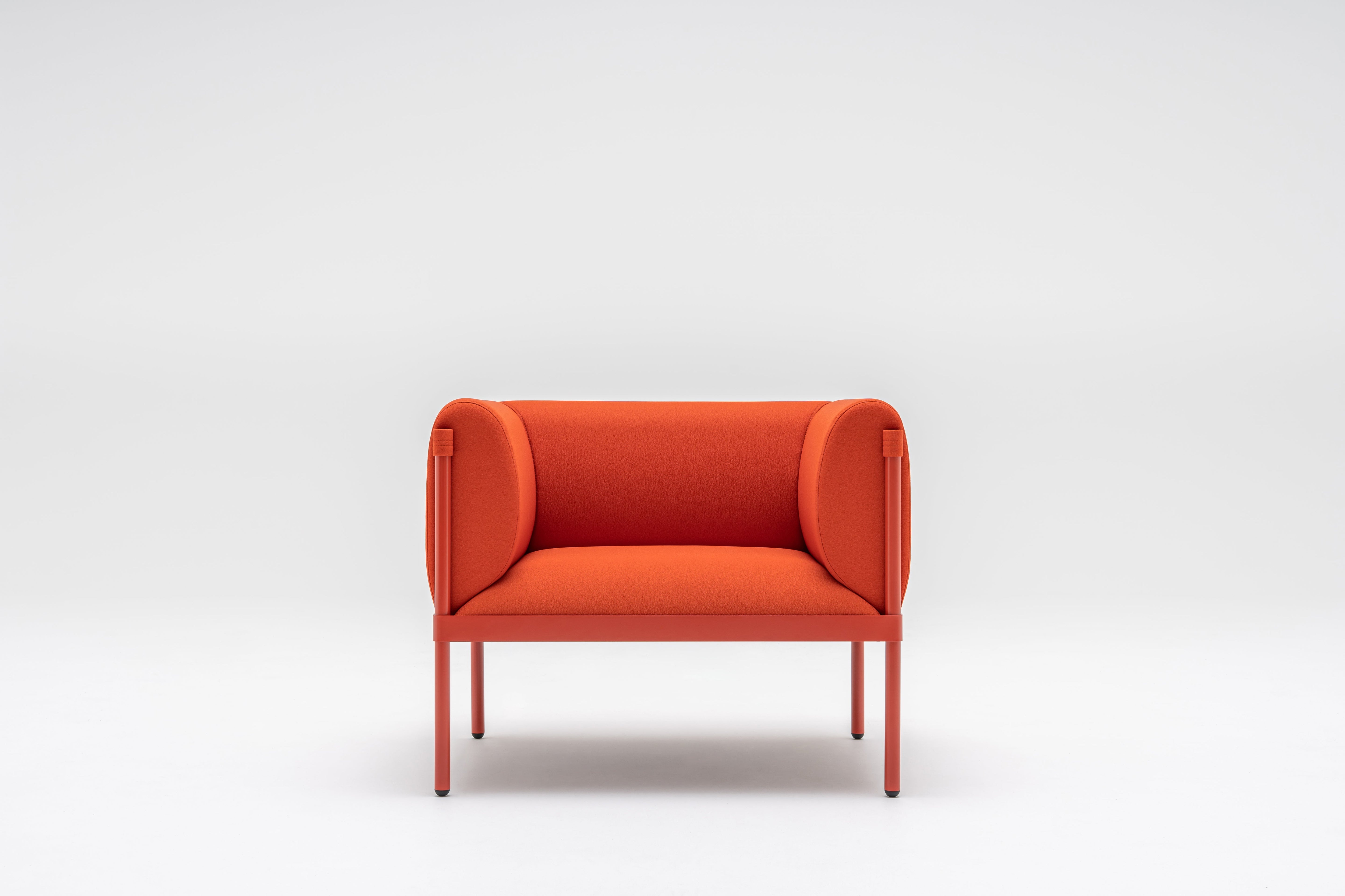 Lage fauteuil STILT gestoffeerd