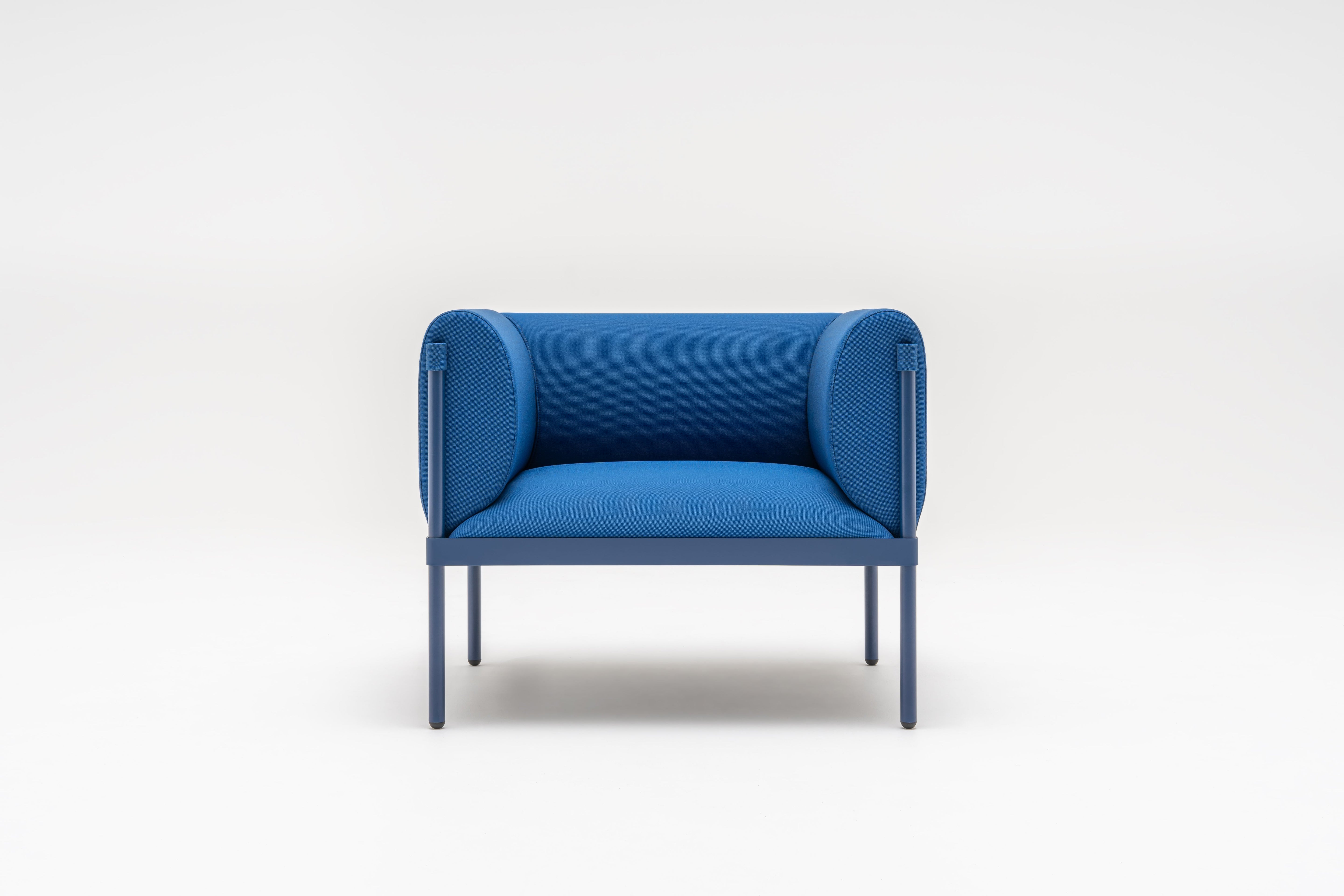 Lage fauteuil STILT gestoffeerd