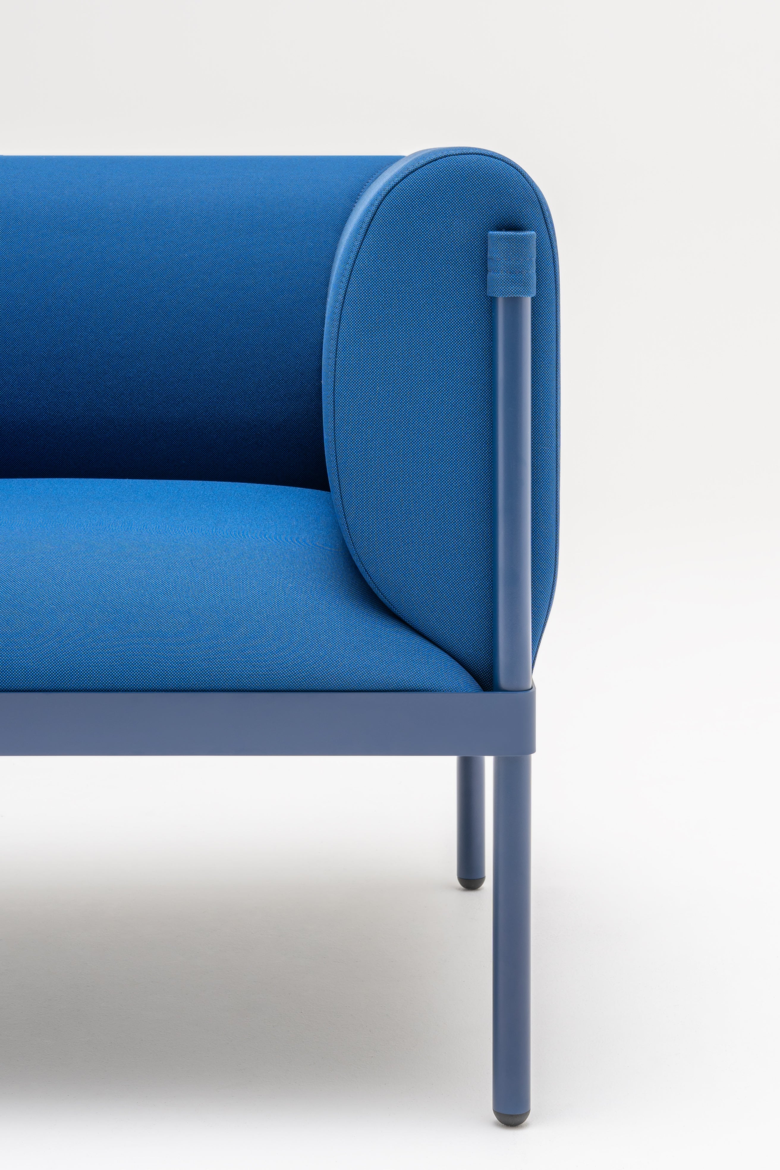 Lage fauteuil STILT gestoffeerd