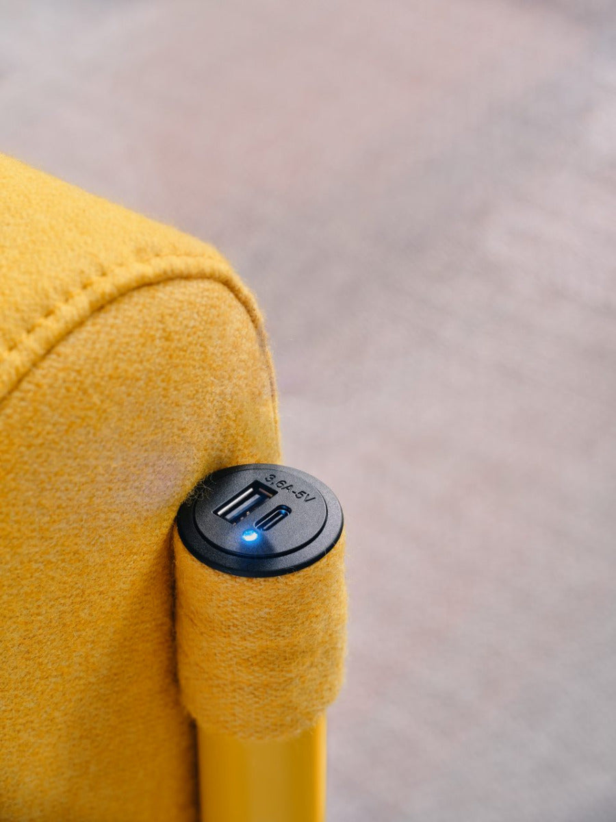 Lage fauteuil STILT gestoffeerd