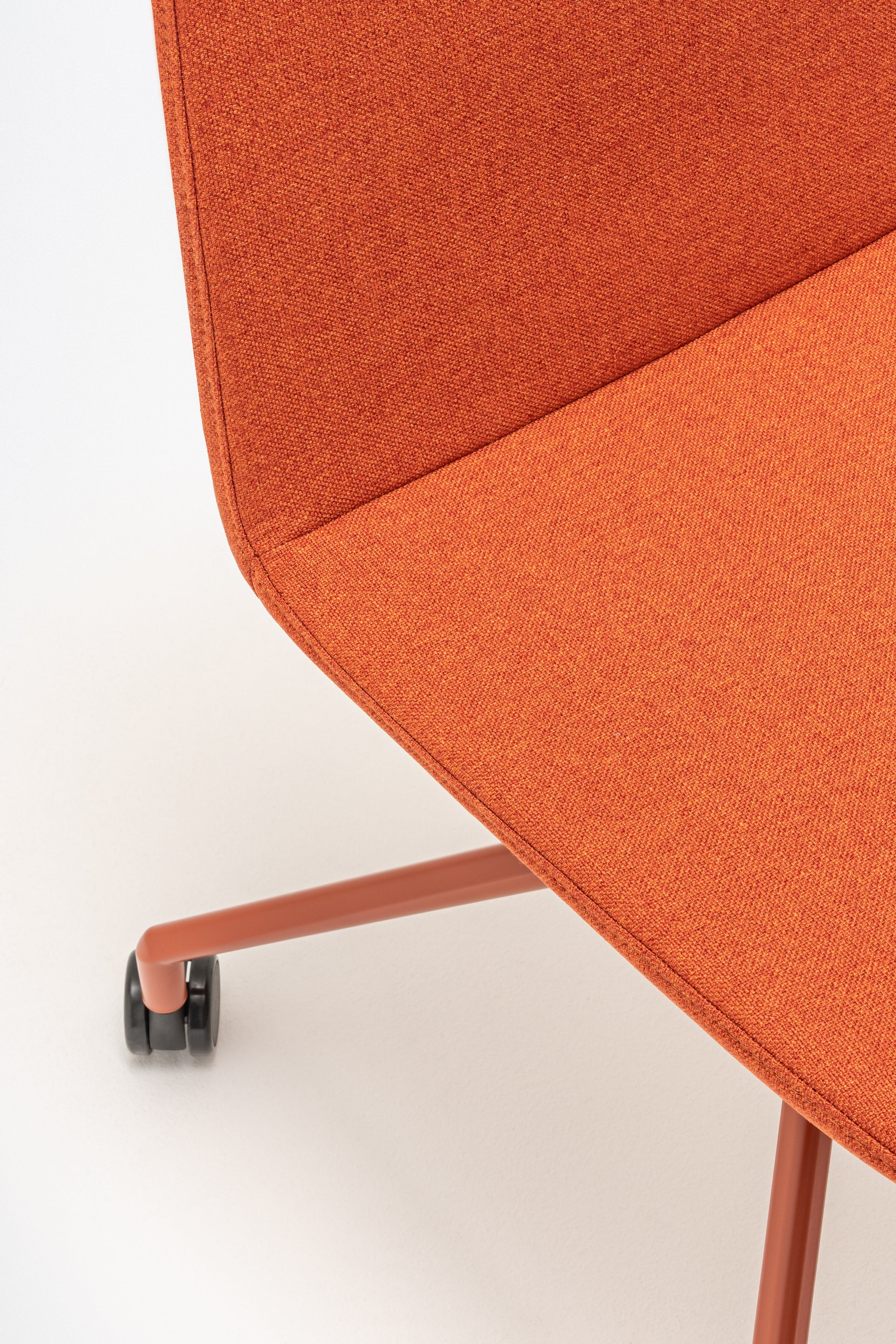 Draaistoel ULTI met aluminium basis en wielen