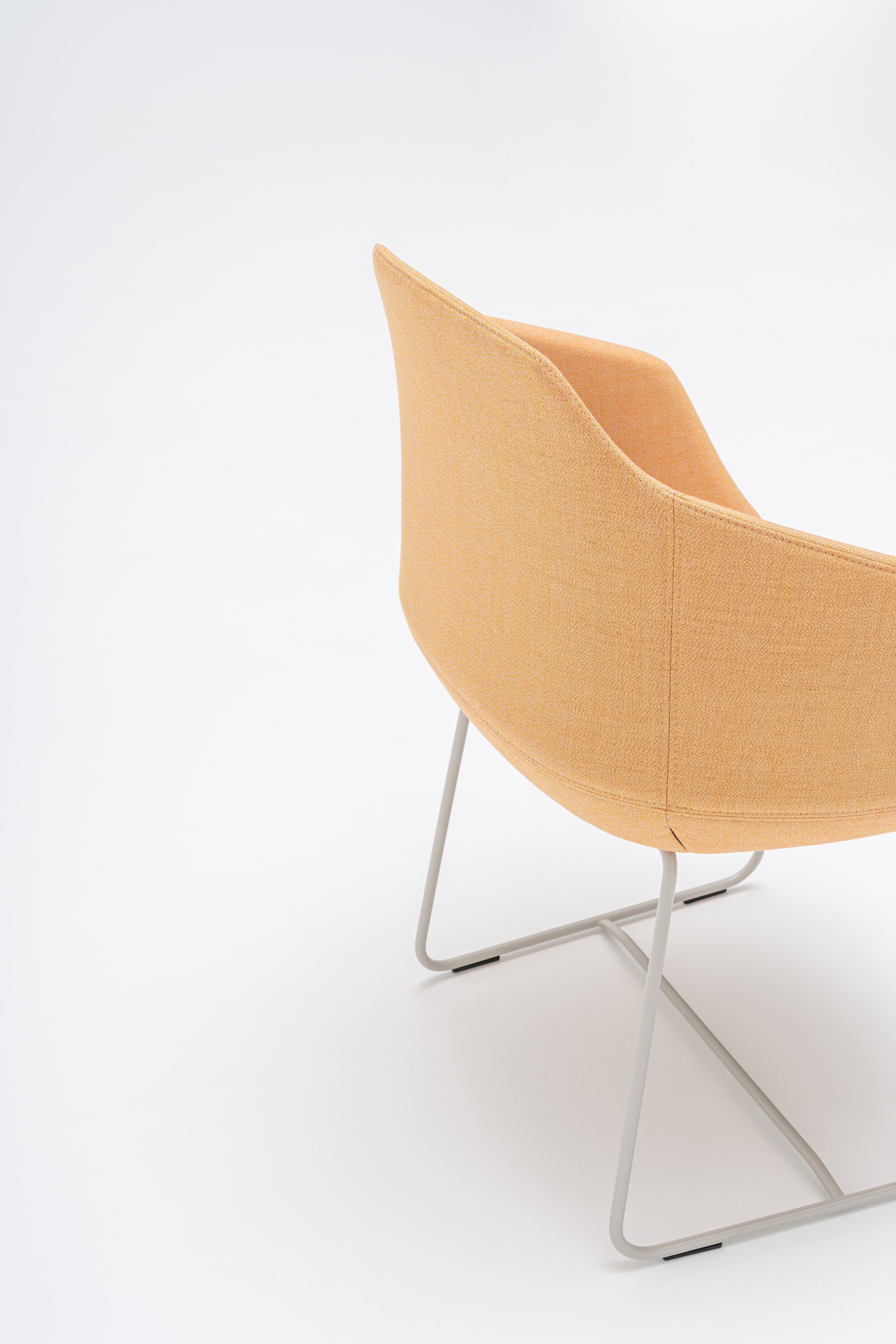 Stoel ULTRA met sledebasis en glijders voor zachte oppervlakken