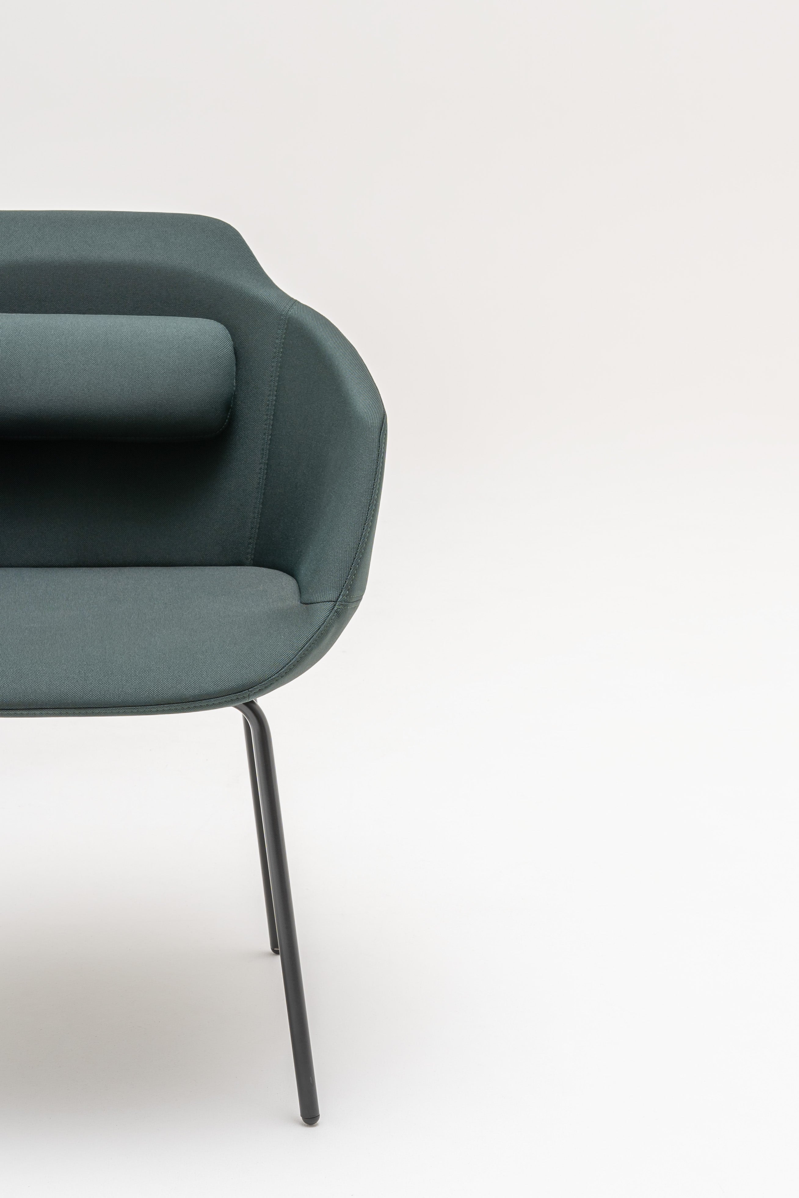 Stoel ULTRA met metalen basis