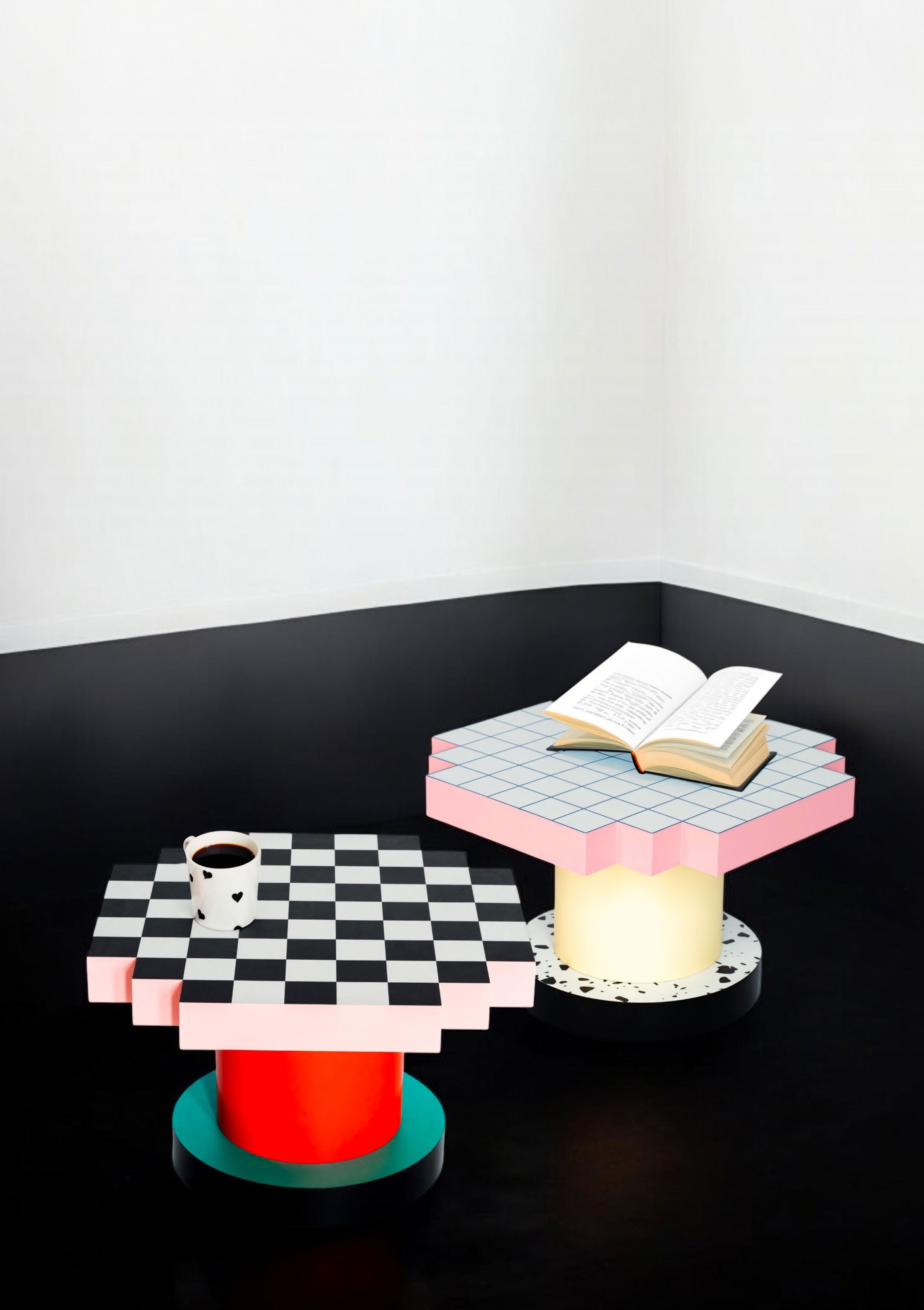 Roze SUPERCOFFEE CHESSBOARD Koffietafel met rode accenten