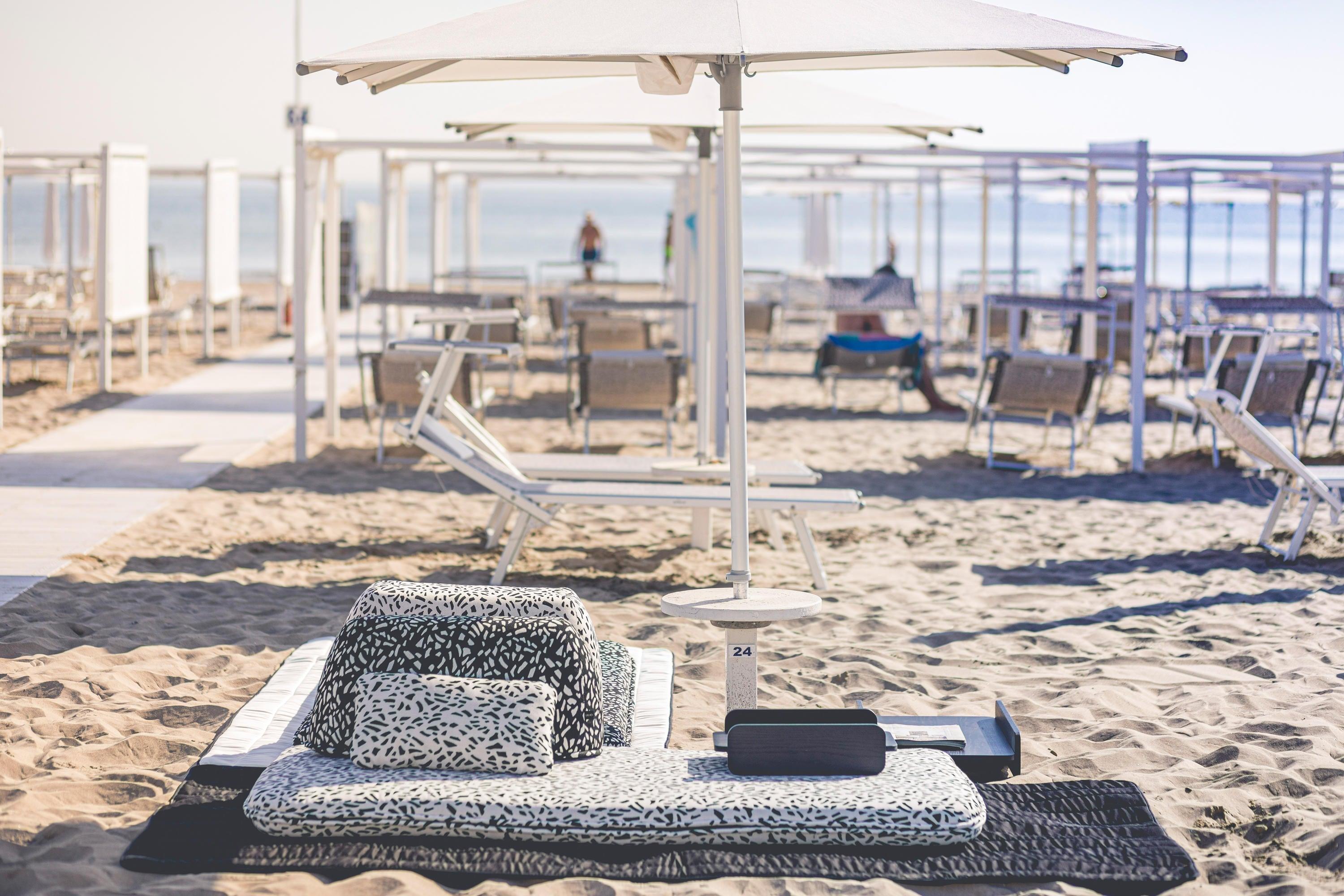 Siedzisko CAILLOU szaro-bordowy Liu Jo Living Eye on Design