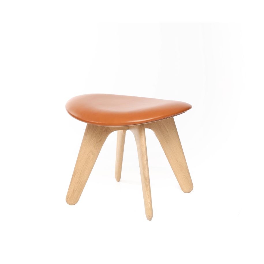 Voetenbank SLAB cognackleurig leer met eikenhouten basis