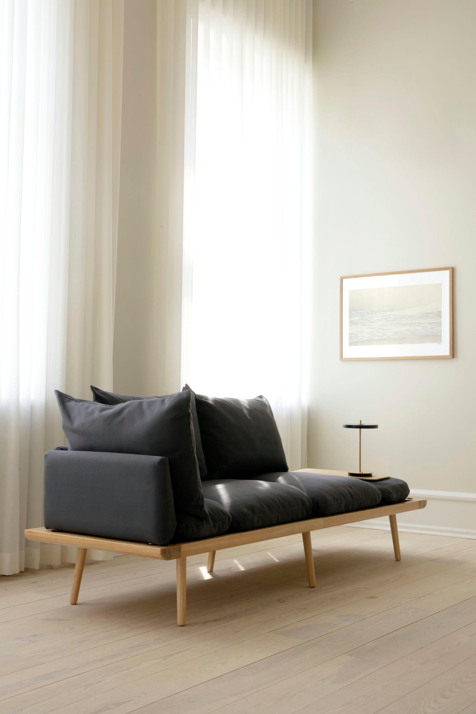 Sofa 3-osobowa LOUNGE AROUND baby blue z ciemnym dębem UMAGE Eye on Design