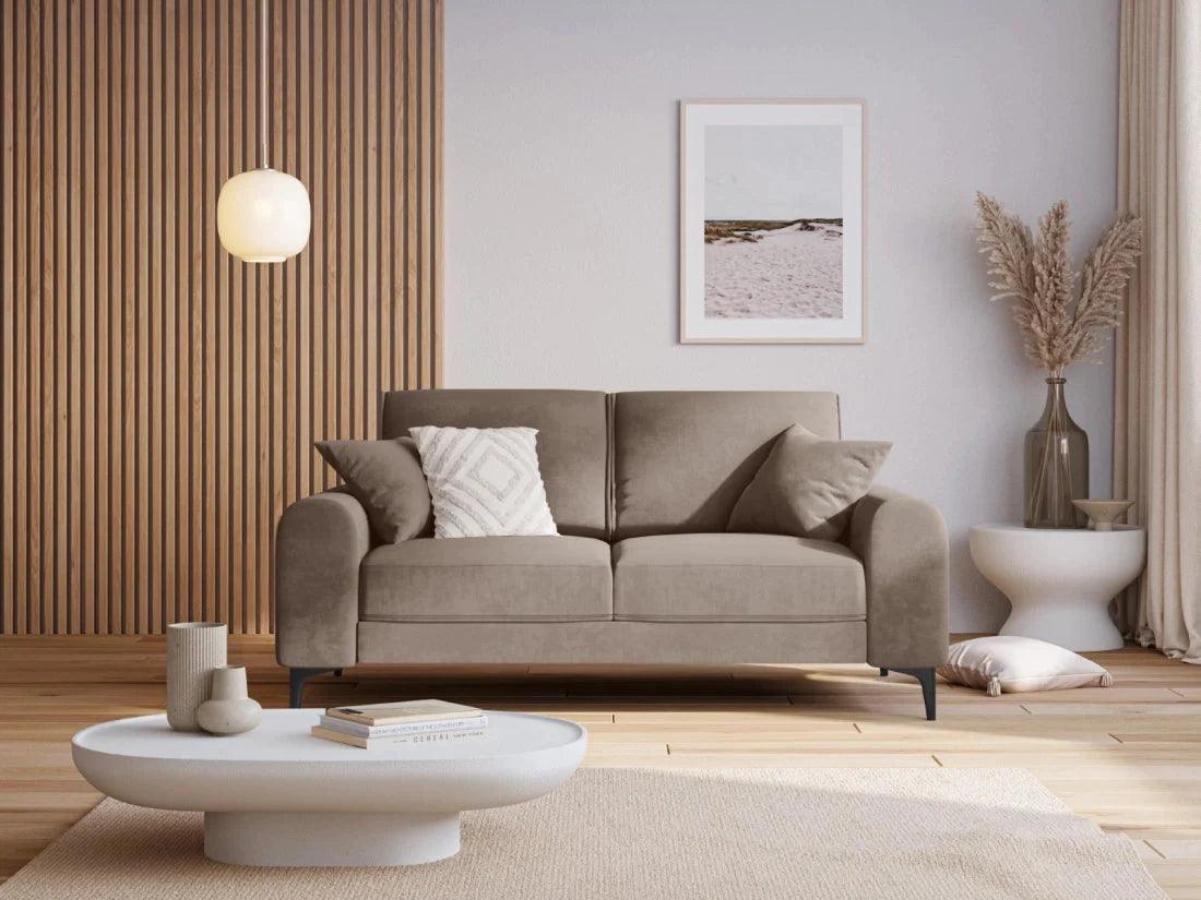 Sofa aksamitna 2-osobowa MADARA cappuccino z czarną podstawą Mazzini Sofas Eye on Design