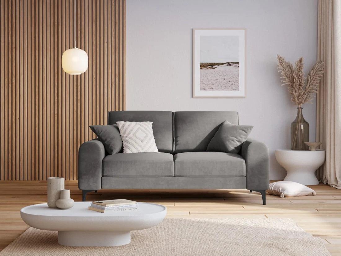 Sofa aksamitna 2-osobowa MADARA szary z czarną podstawą Mazzini Sofas Eye on Design