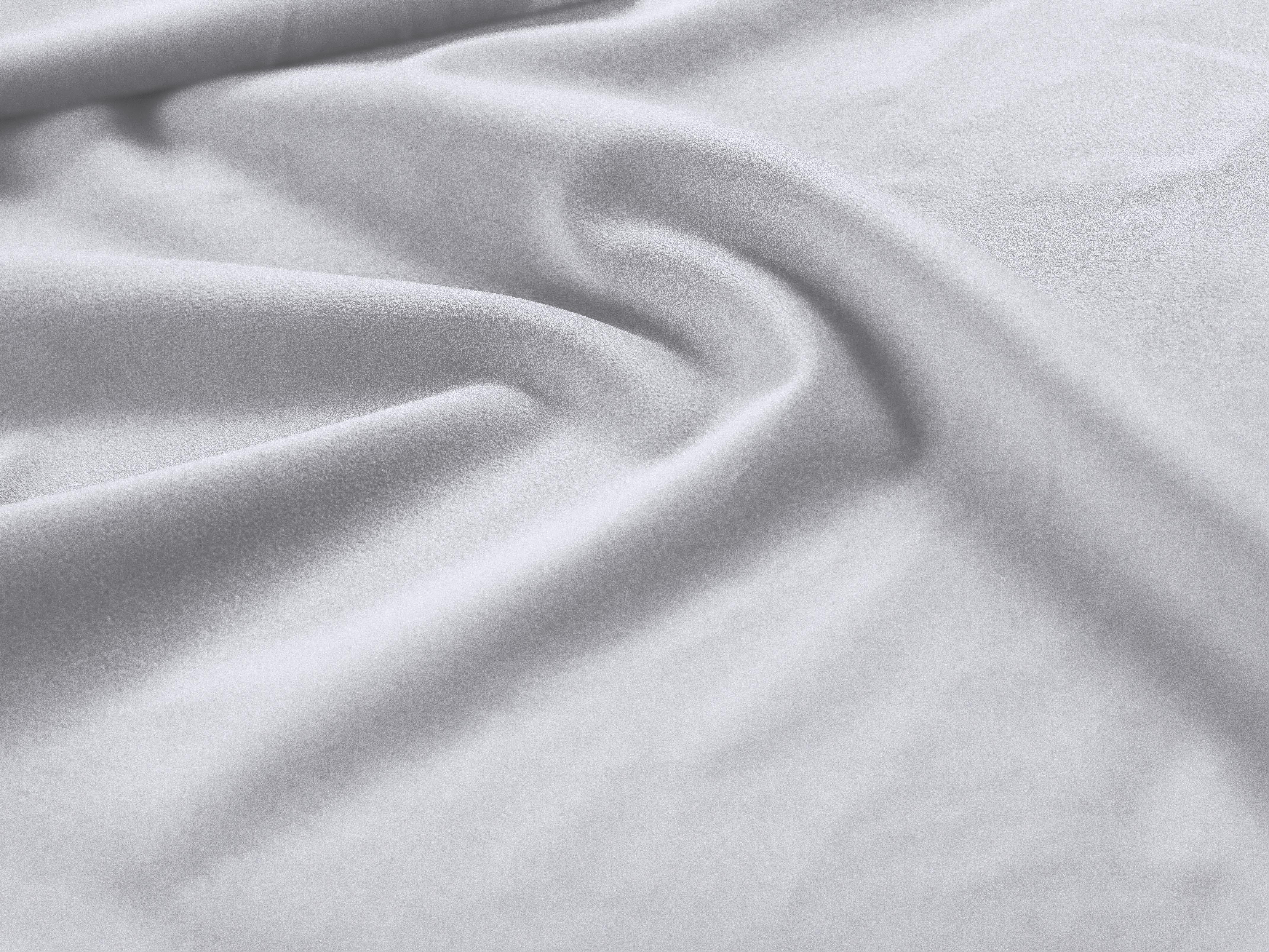 Sofa aksamitna 3-osobowa MADARA srebrny ze złotą podstawą Mazzini Sofas Eye on Design